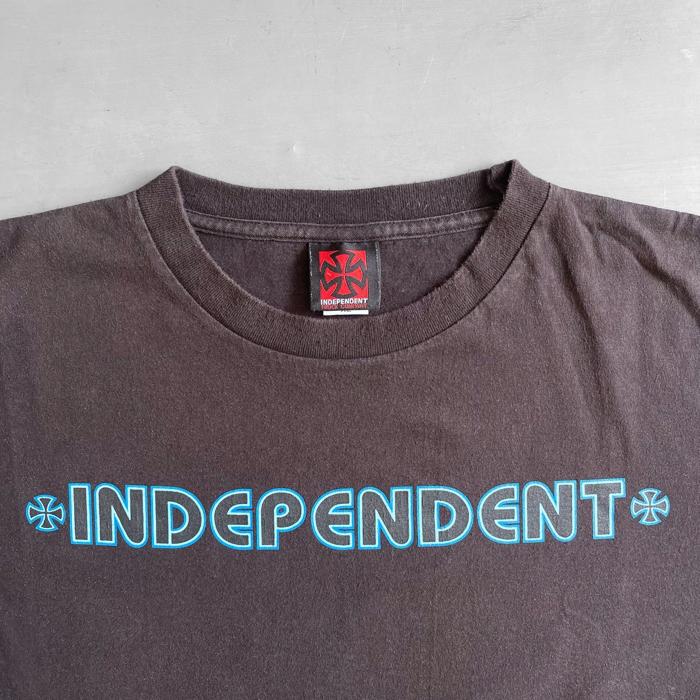 2000s independent skateboards T-shirt (XL)