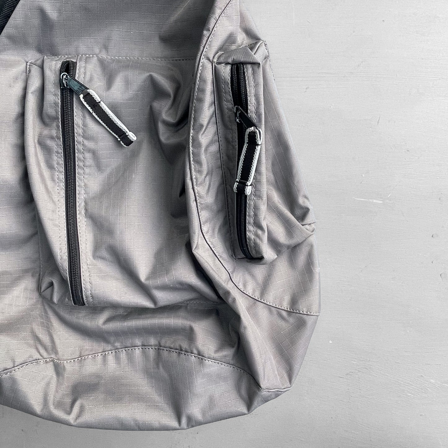 Early 2000 Gap technical sling bag