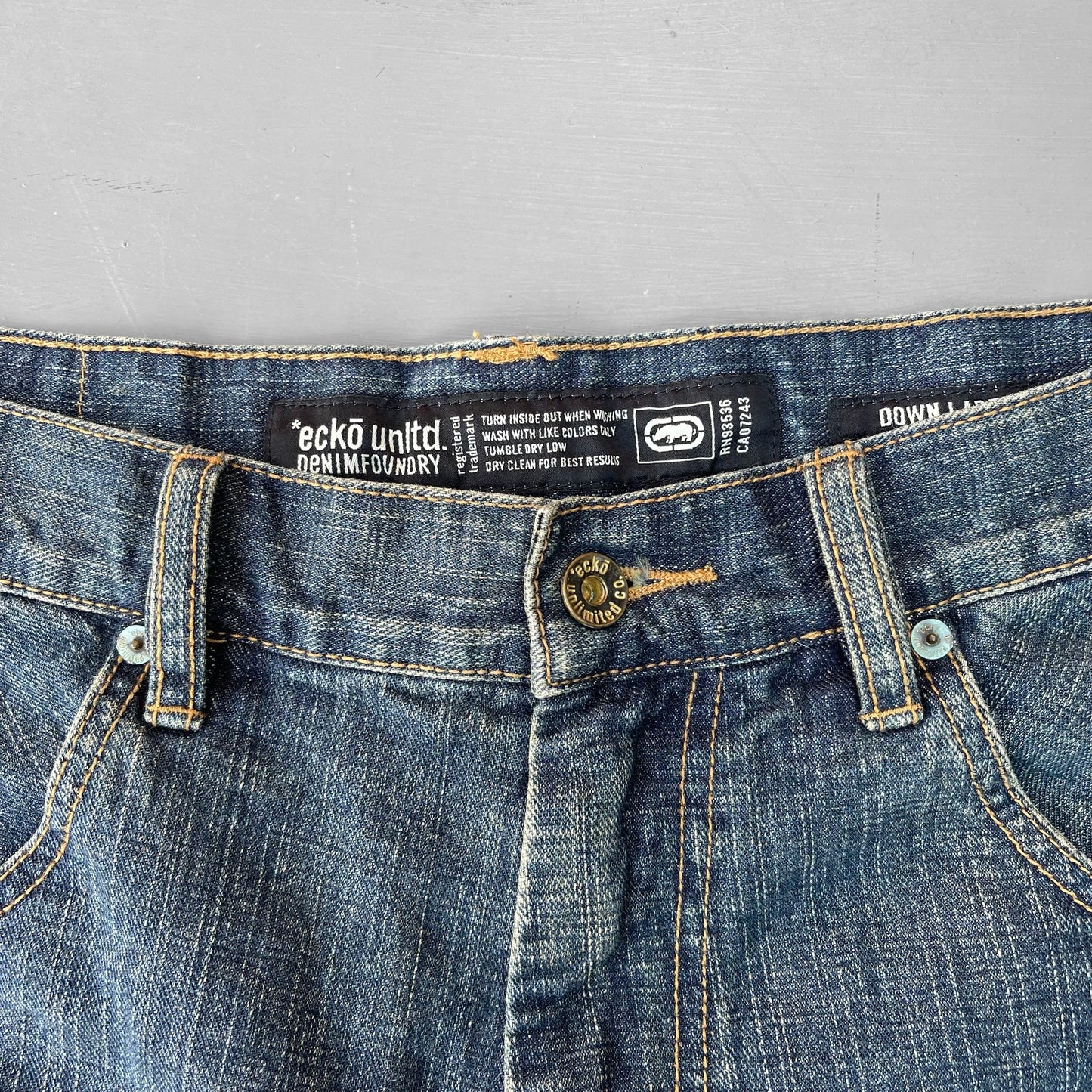 Early 2000s ECKO UNLTD baggy denim shorts (34 waist)