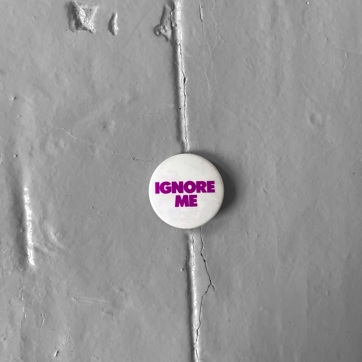 1990s ignore me pin badge