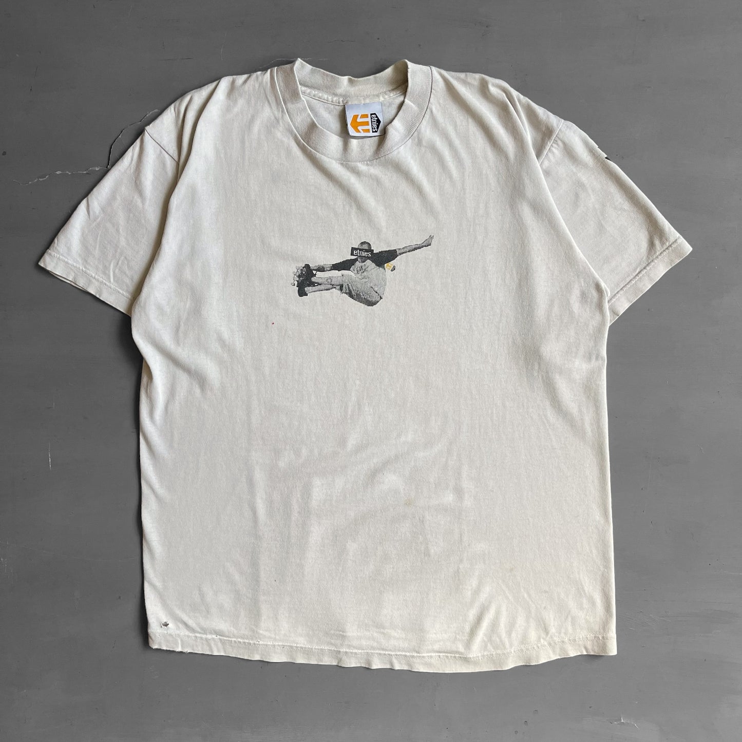 Early 2000 ETNIES skater T-shirt (L)