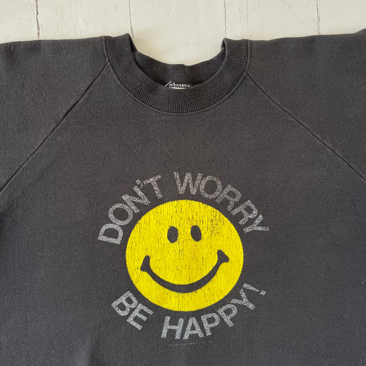 1990s don’t worry be happy smiley sweatshirt (XL)
