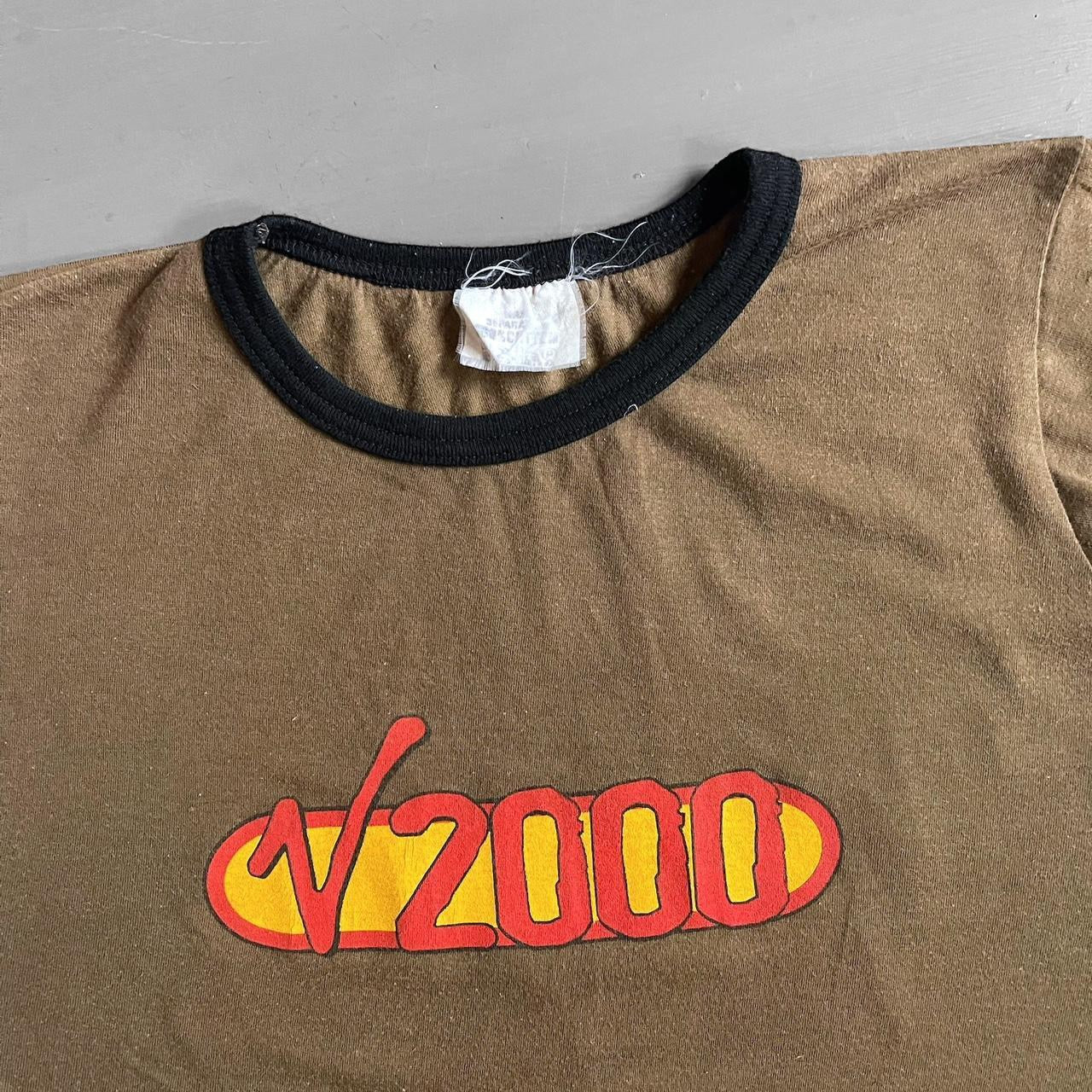 V2000 fest baby T-shirt (XS)