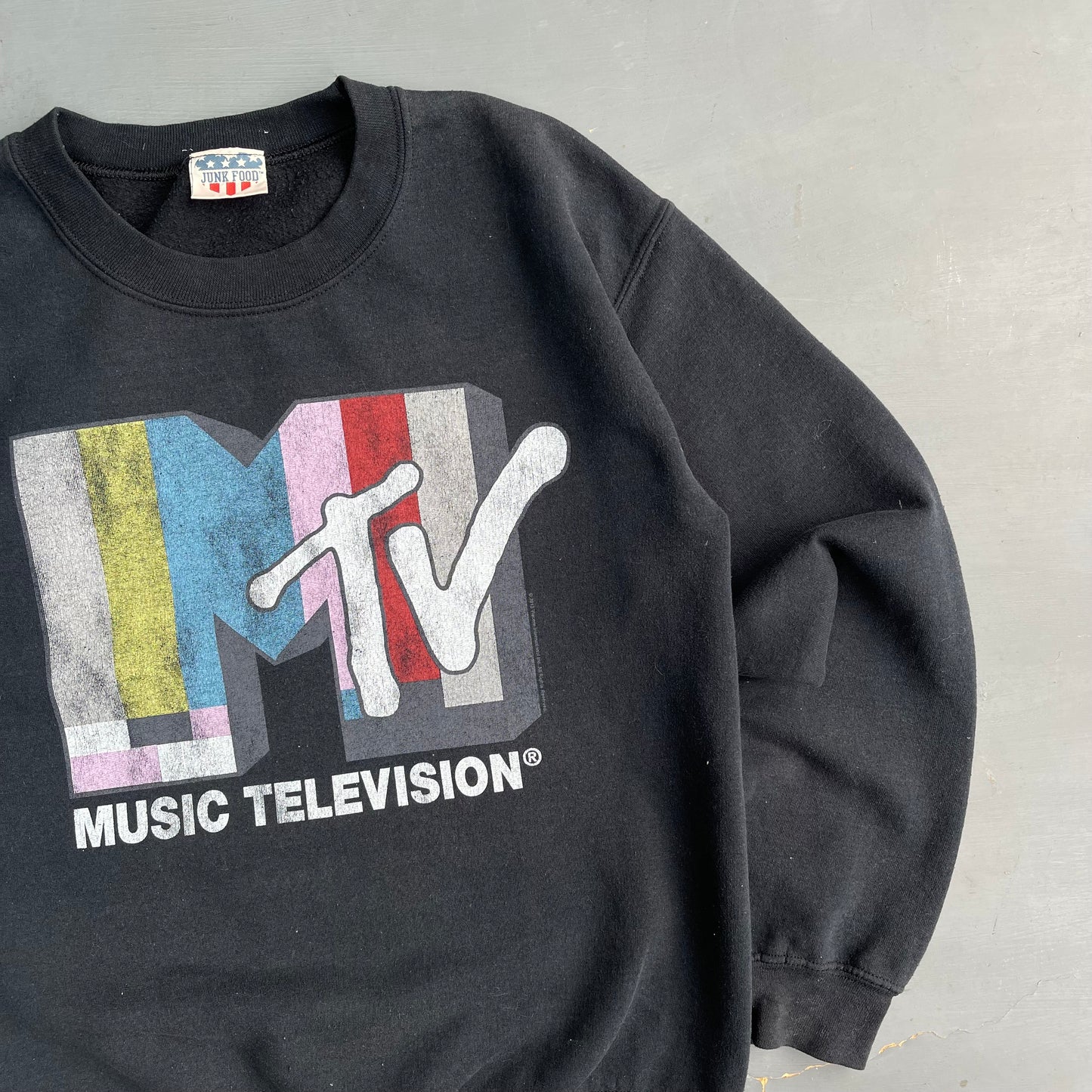 2000s MTV jumper (M)