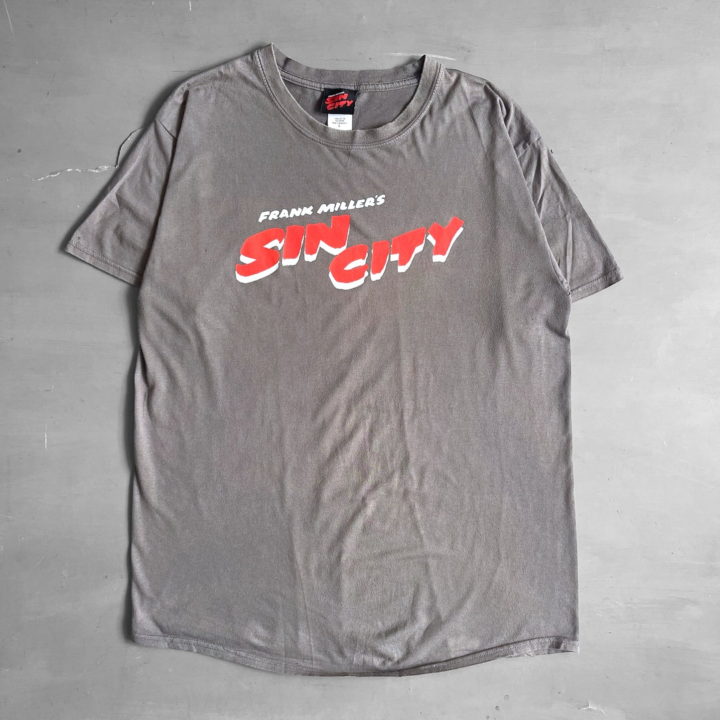 2014 Frank Miller’s Sin City T-shirt (L)