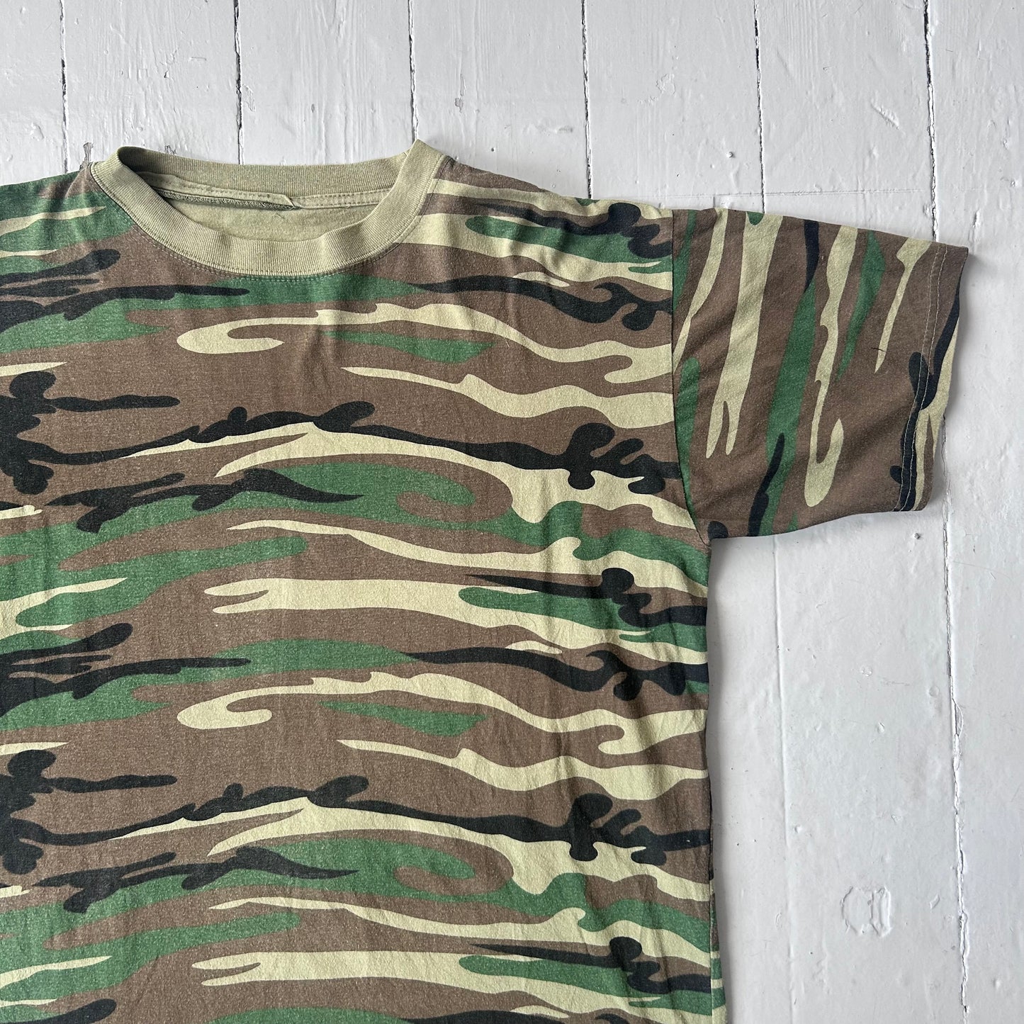 2000s camo jungle T-shirt (L)