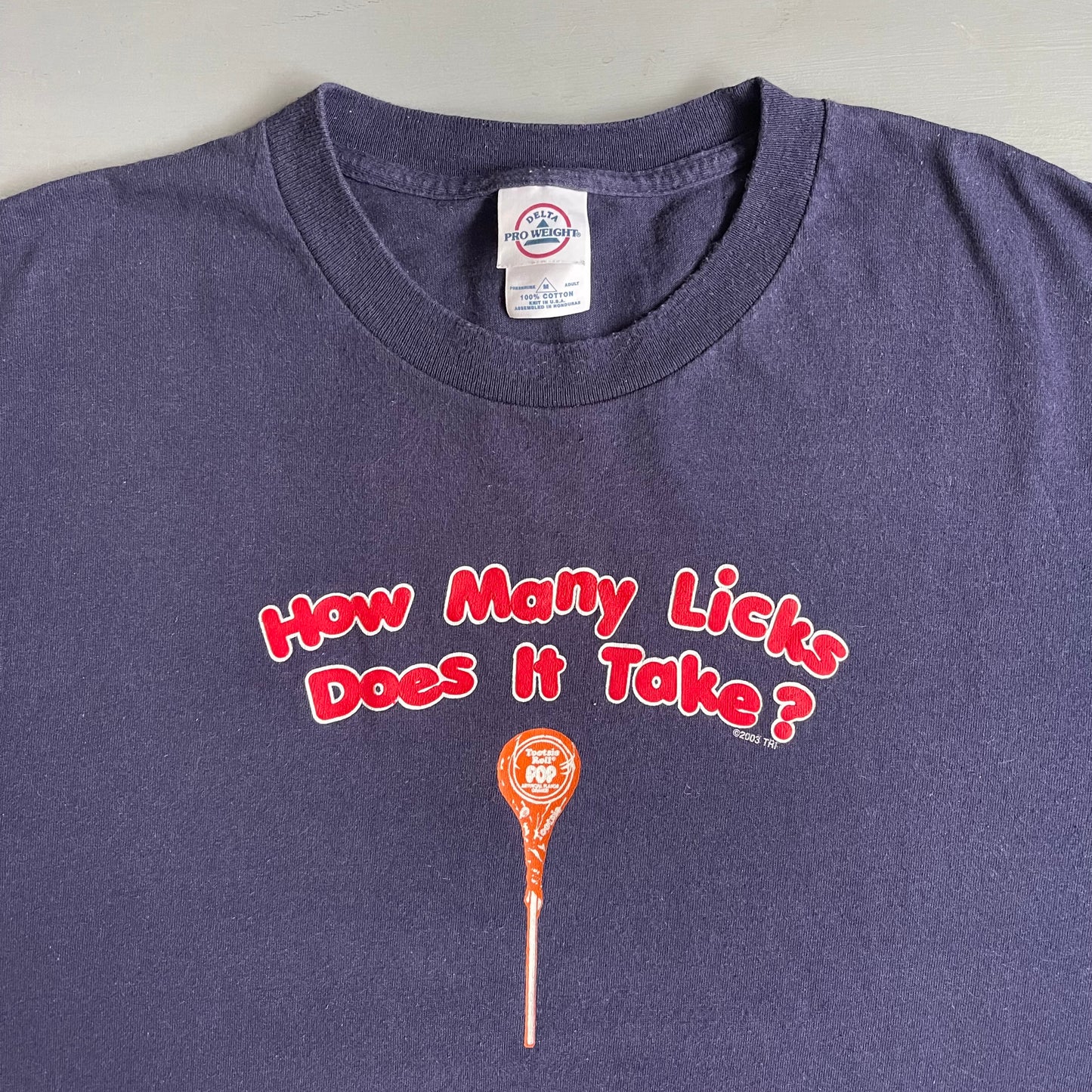 2003 how many licks does it take lollipop T-Shirt (M)