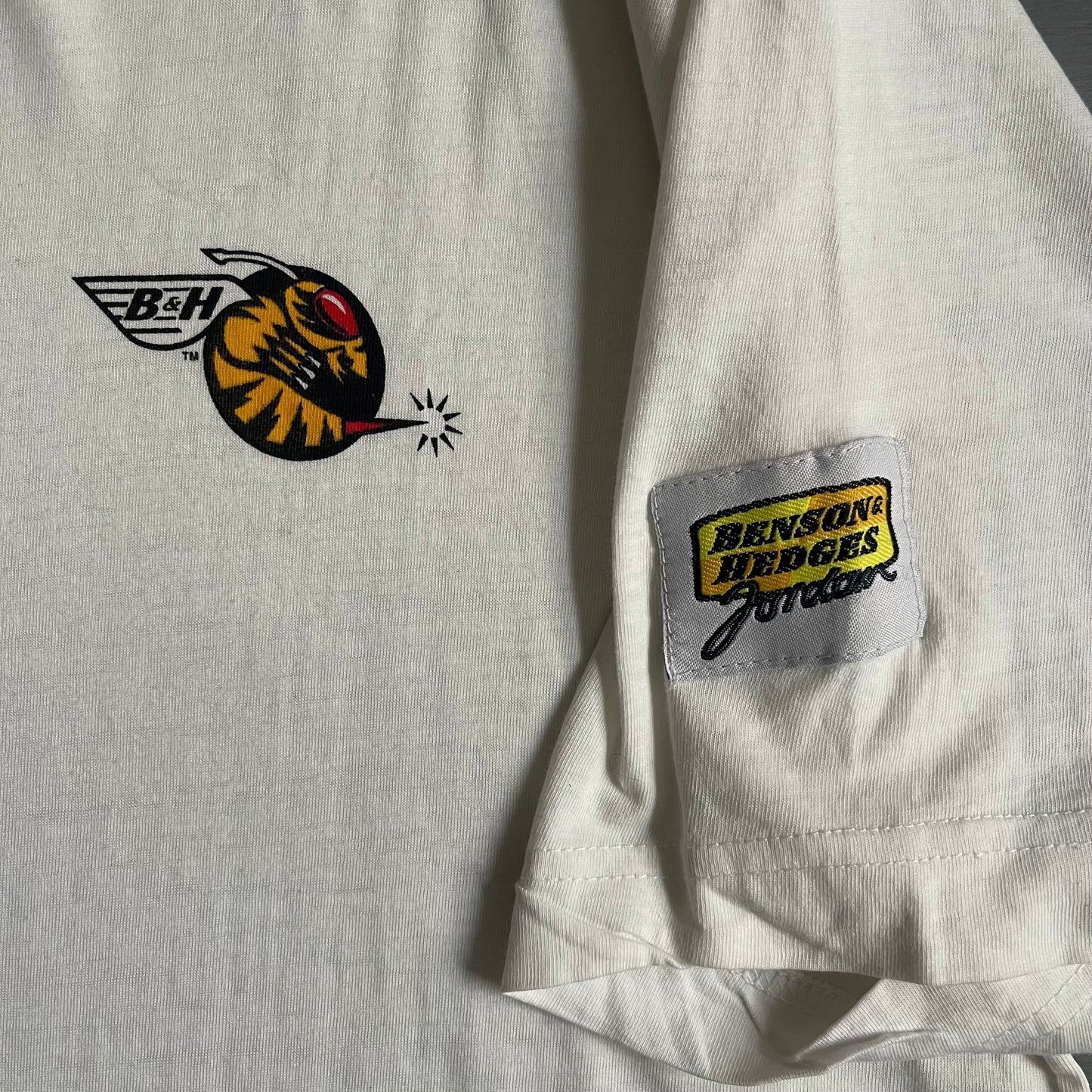 1990s Benson & hedges cigarettes bee T-shirt (M/L)