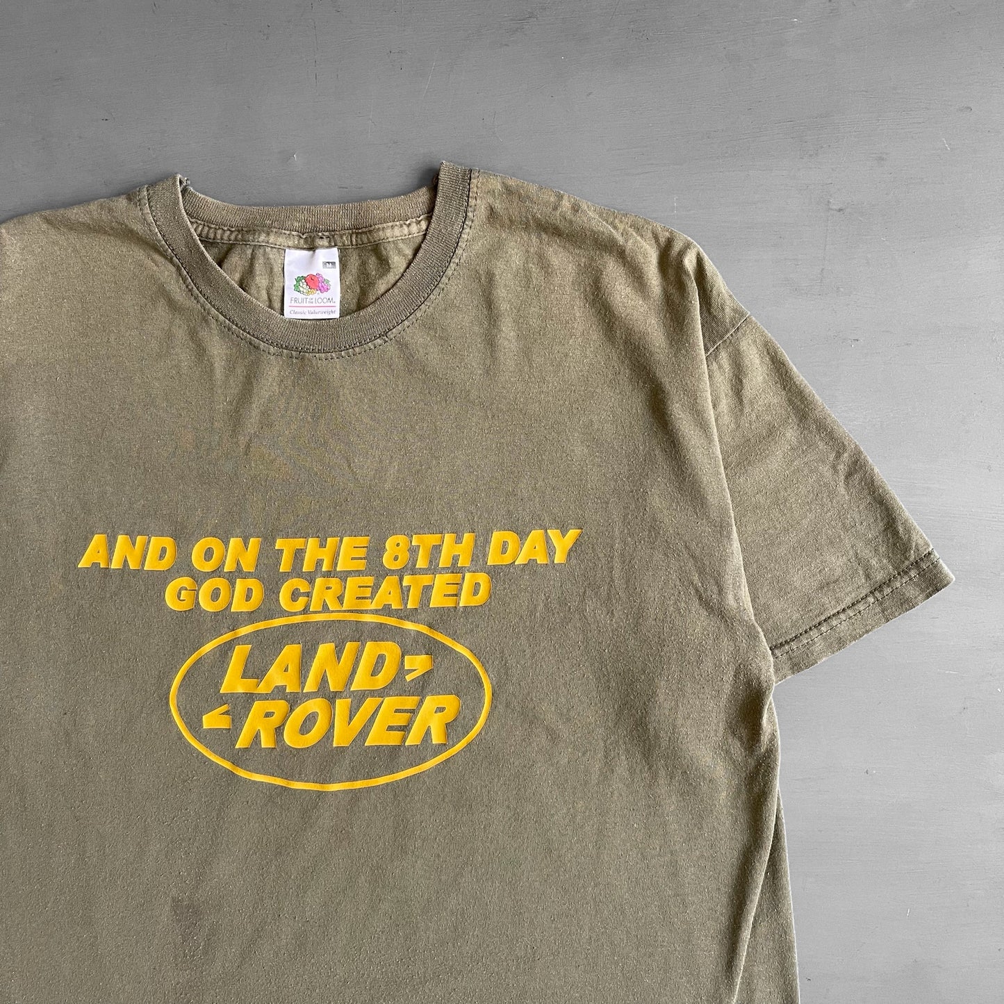 2000s and on the 8th day god created Land Rover T-shirt (M)