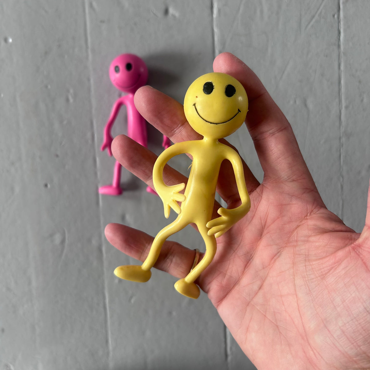 X2 Smiley display figures