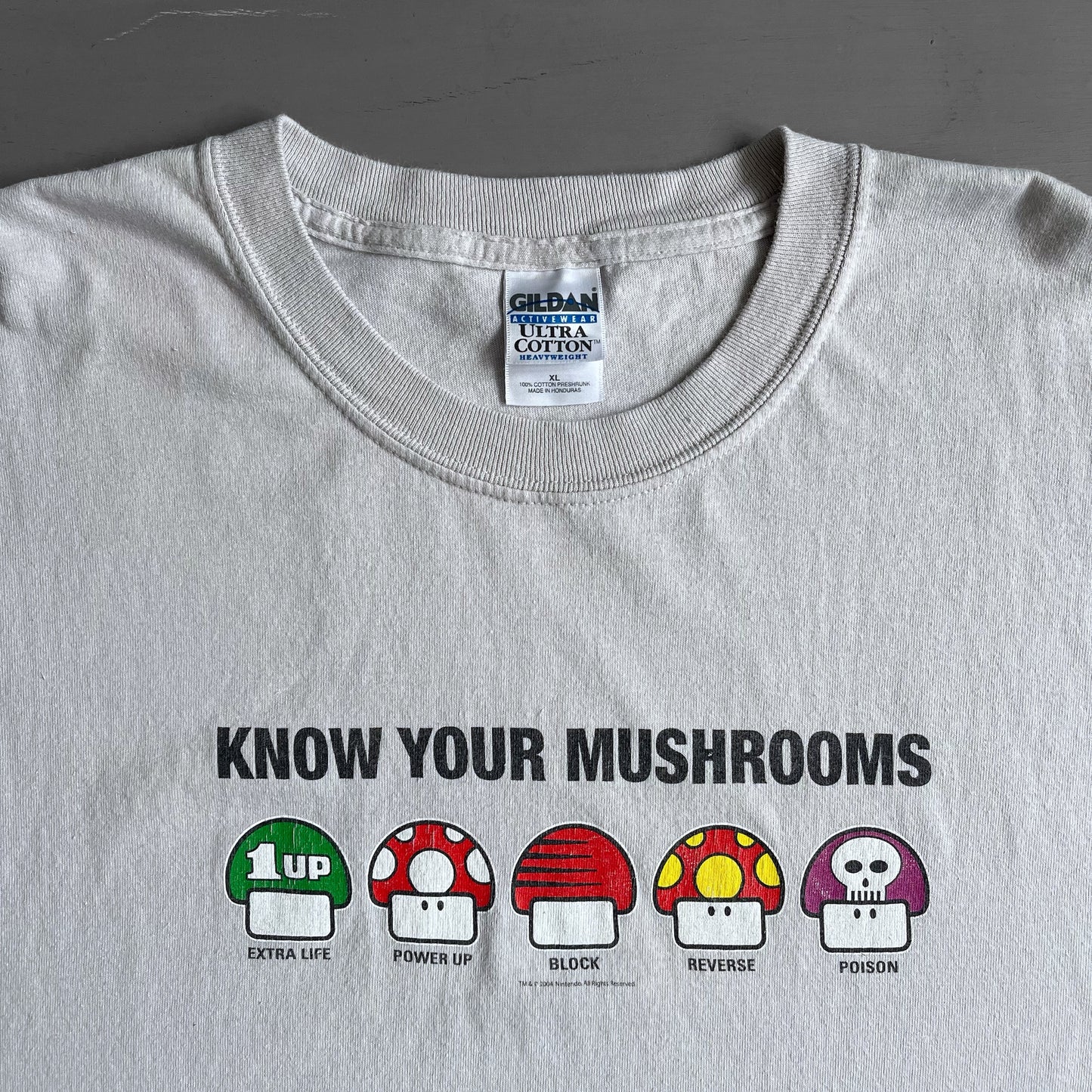 2004 Nintendo know your mushrooms T-Shirt (XL)