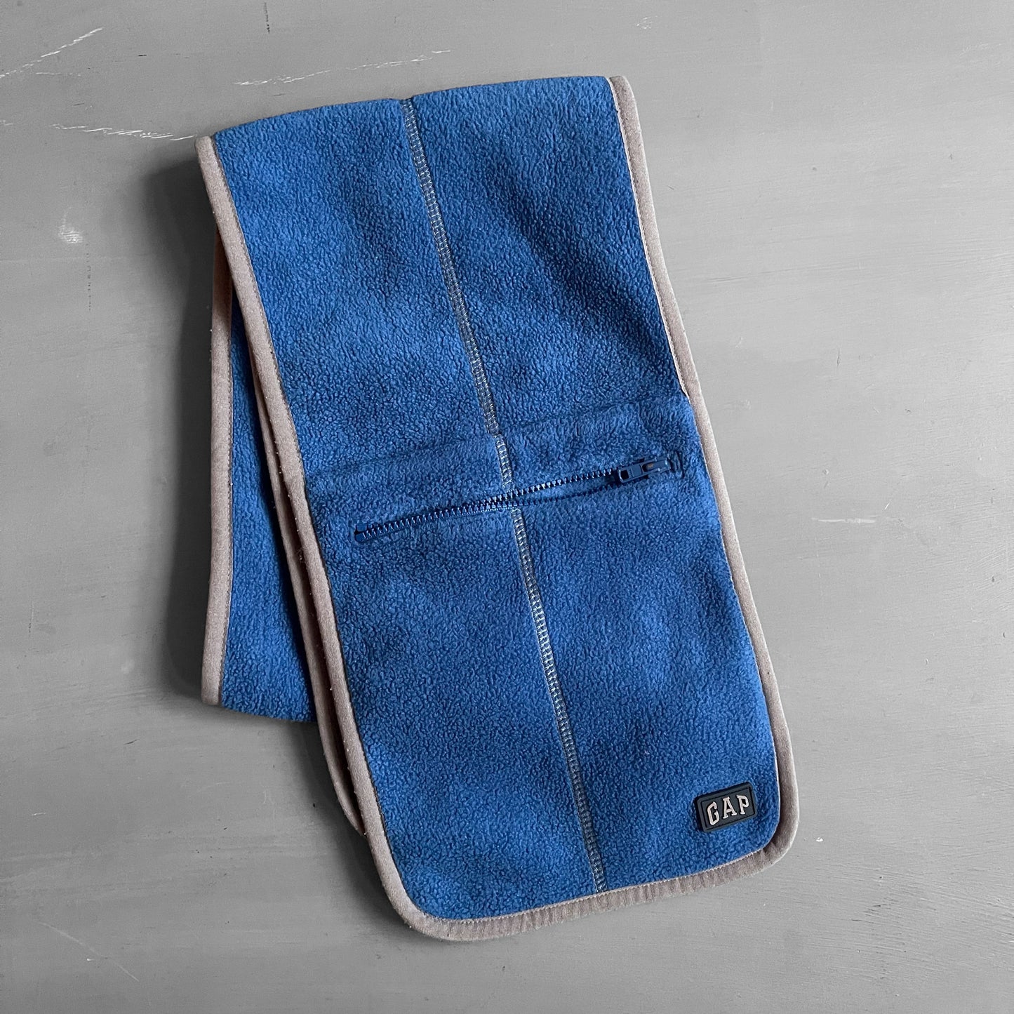 2002 GAP zip scarf