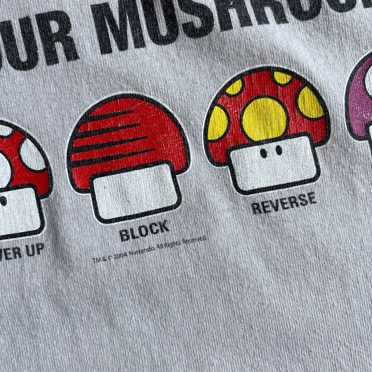 2004 Nintendo know your mushrooms T-Shirt (XL)