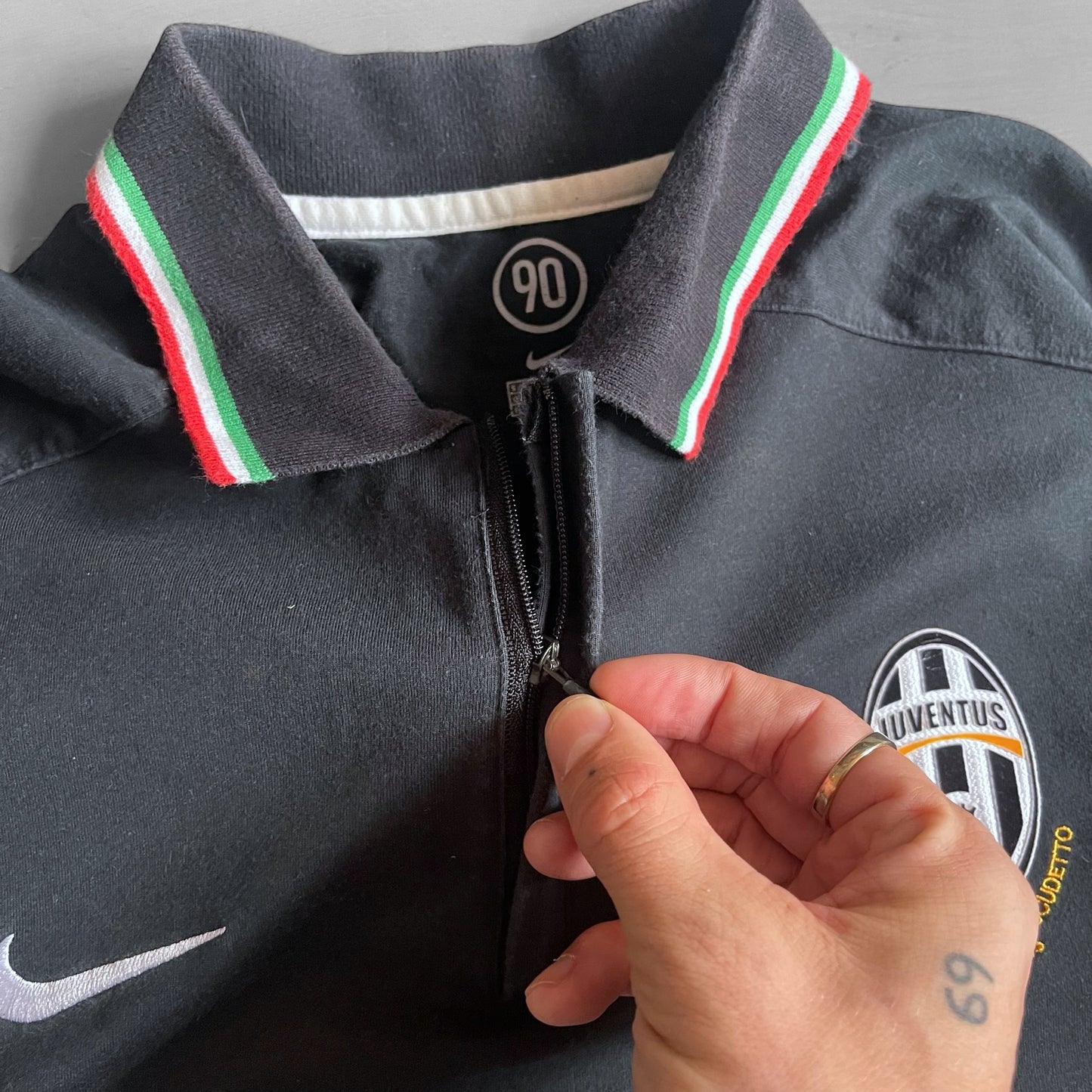 2005 Juventus zip polo shirt (XL)