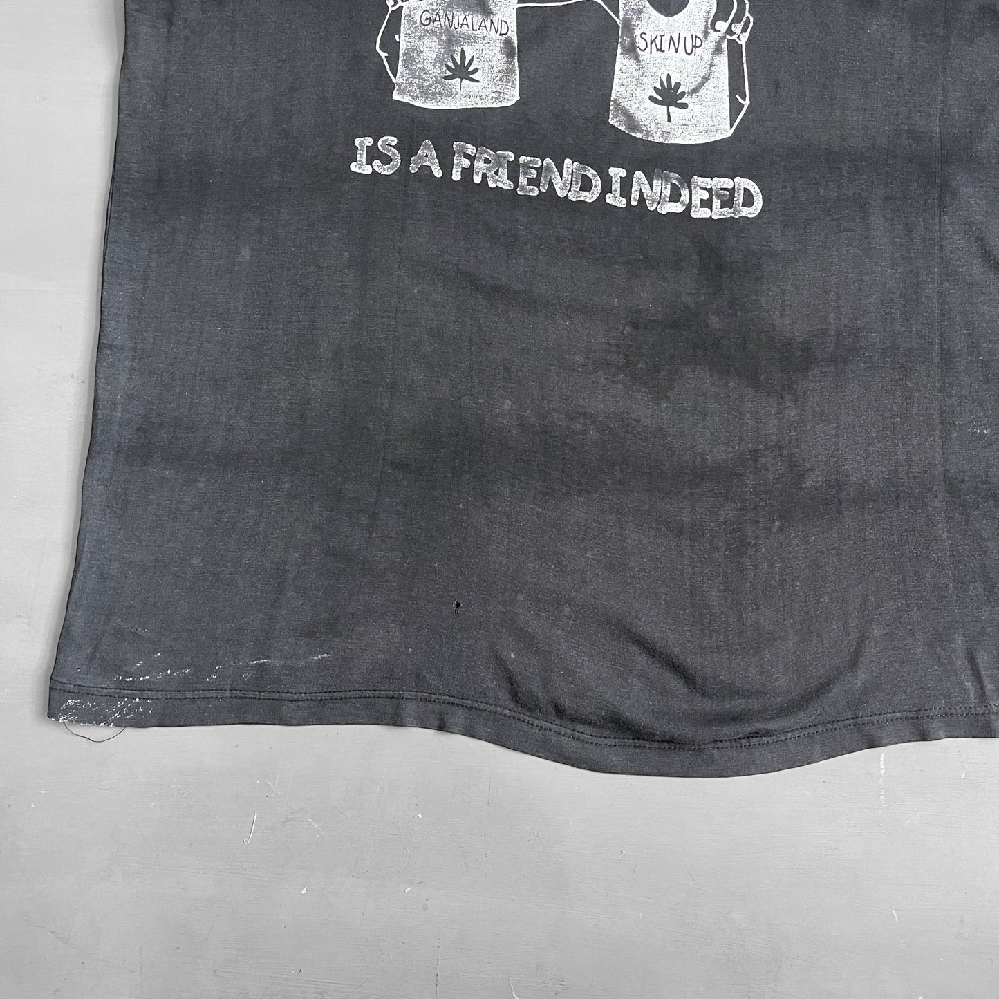 1990s a friend with weed is a friend indeed T-shirt (L)