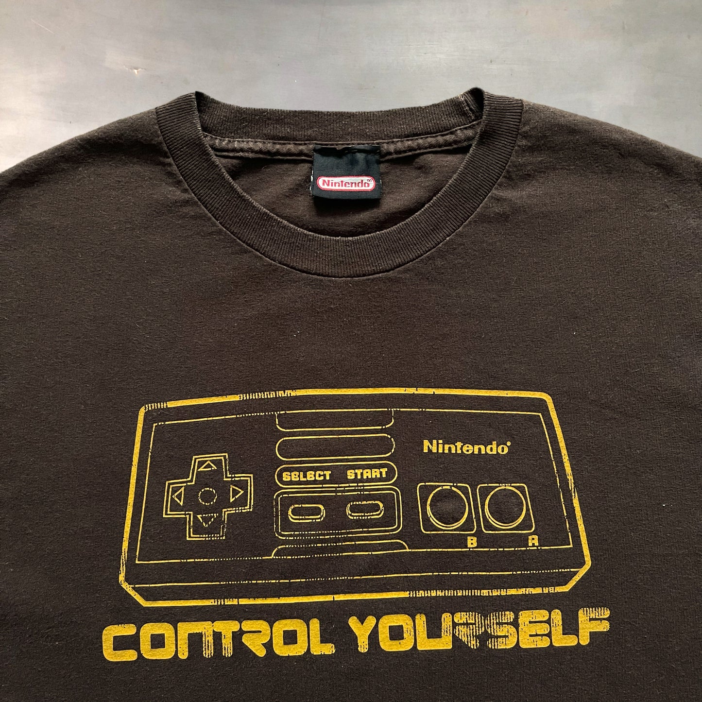 2006 Nintendo control yourself T-Shirt (L)