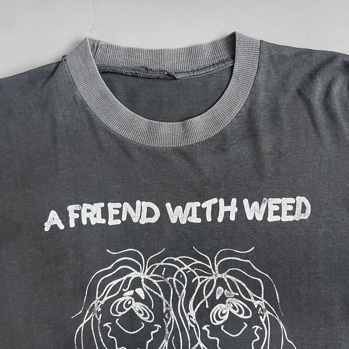 1990s a friend with weed is a friend indeed T-shirt (L)