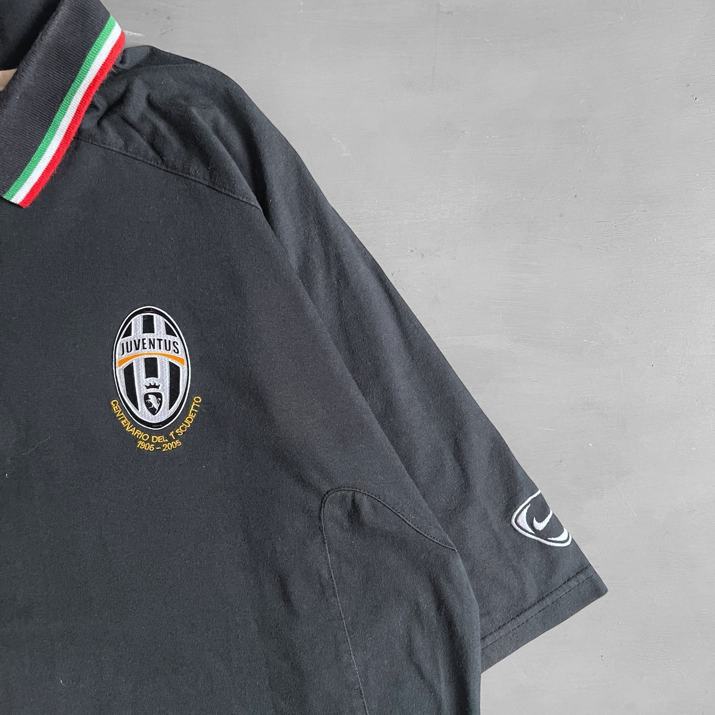 2005 Juventus zip polo shirt (XL)