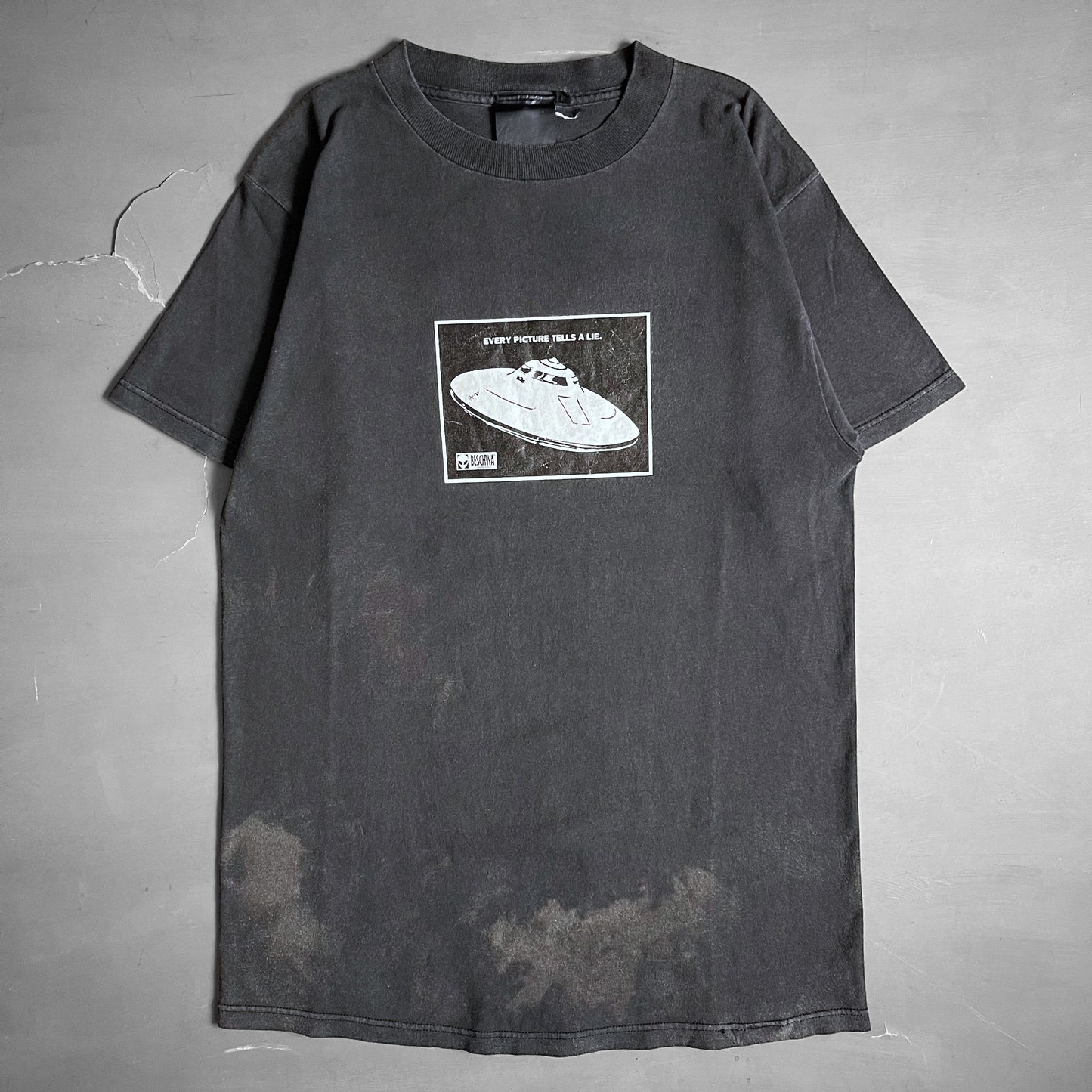 1990s BESCHWA every picture tells a lie ufo T-shirt (M)