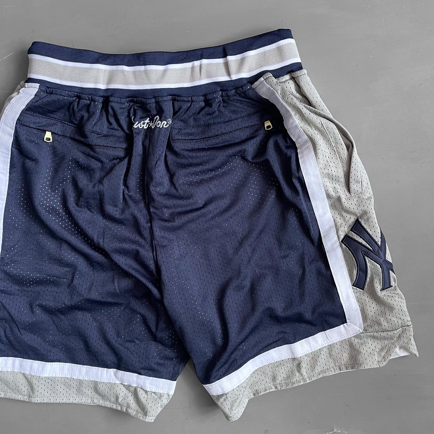 2000s New York Yankees shorts (M)