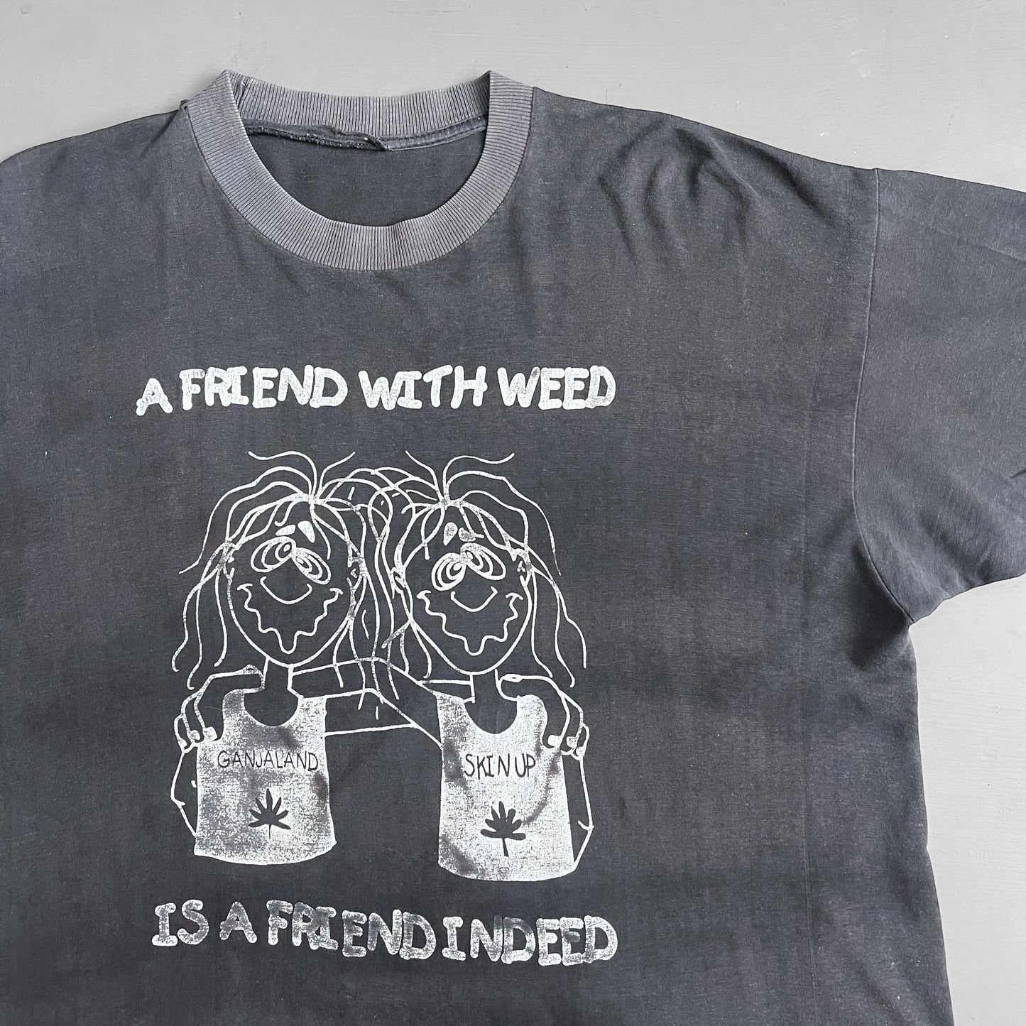 1990s a friend with weed is a friend indeed T-shirt (L)