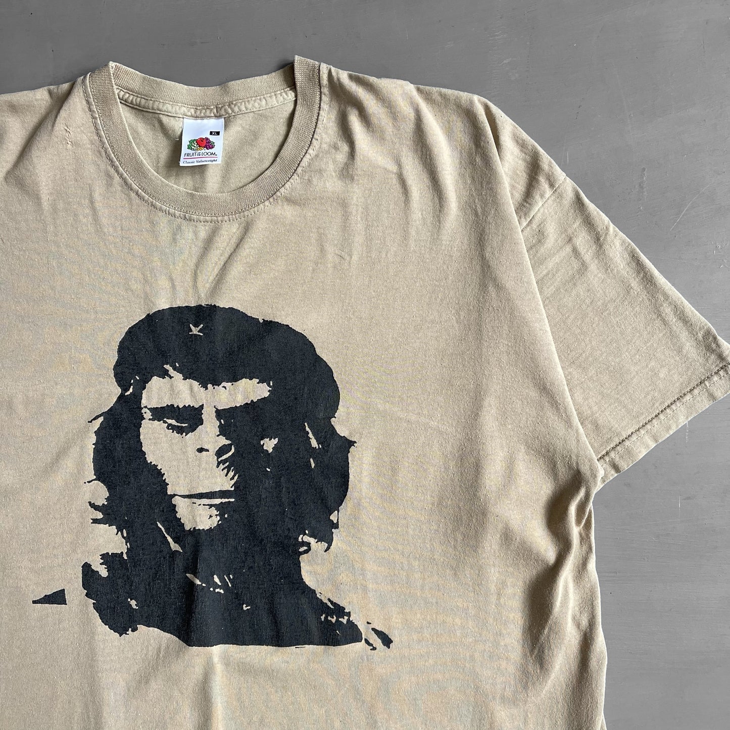 2000s che guevara / planet of the apes T-shirt (L)