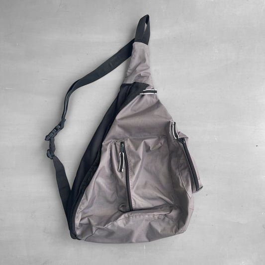 Early 2000 Gap technical sling bag