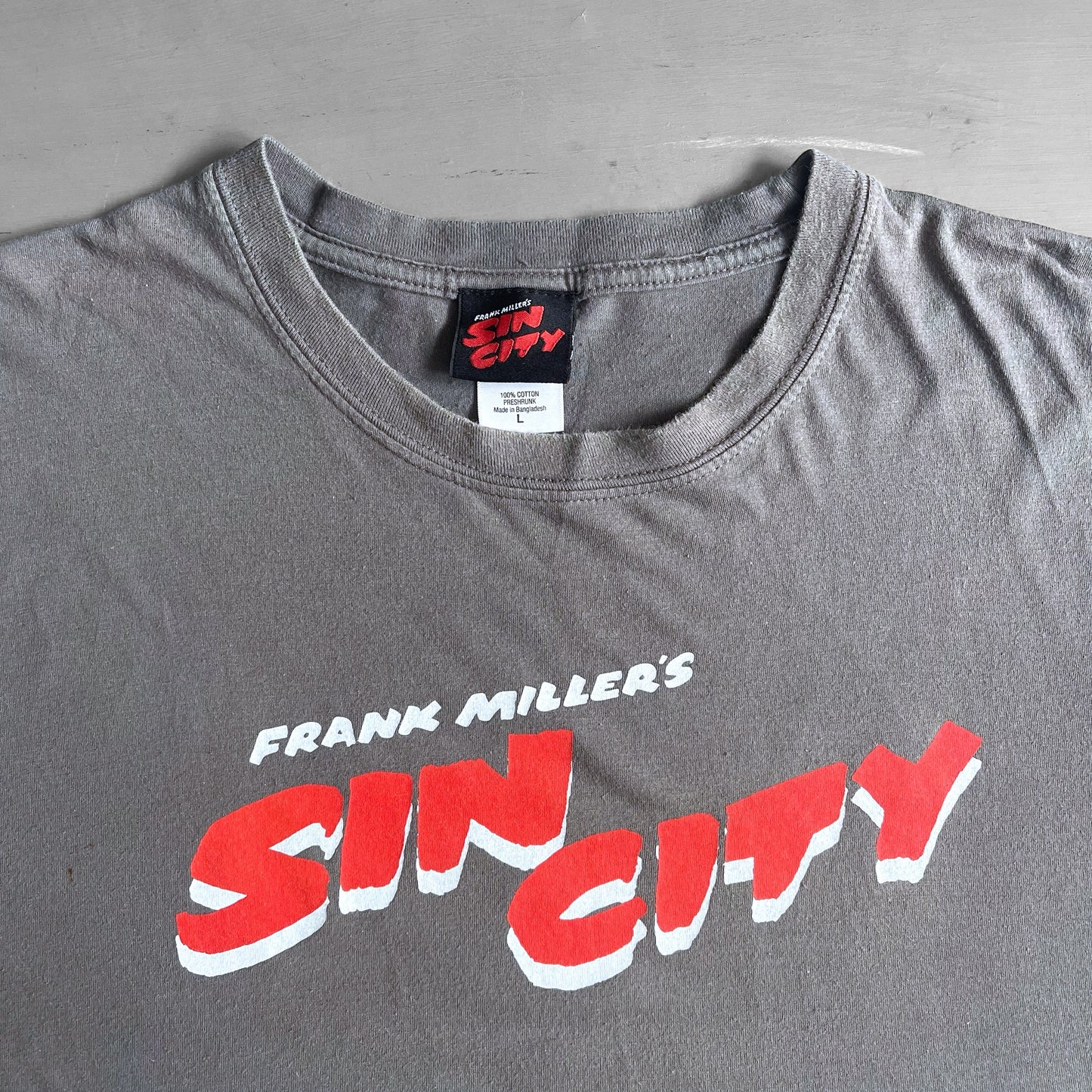 2014 Frank Miller’s Sin City T-shirt (L)