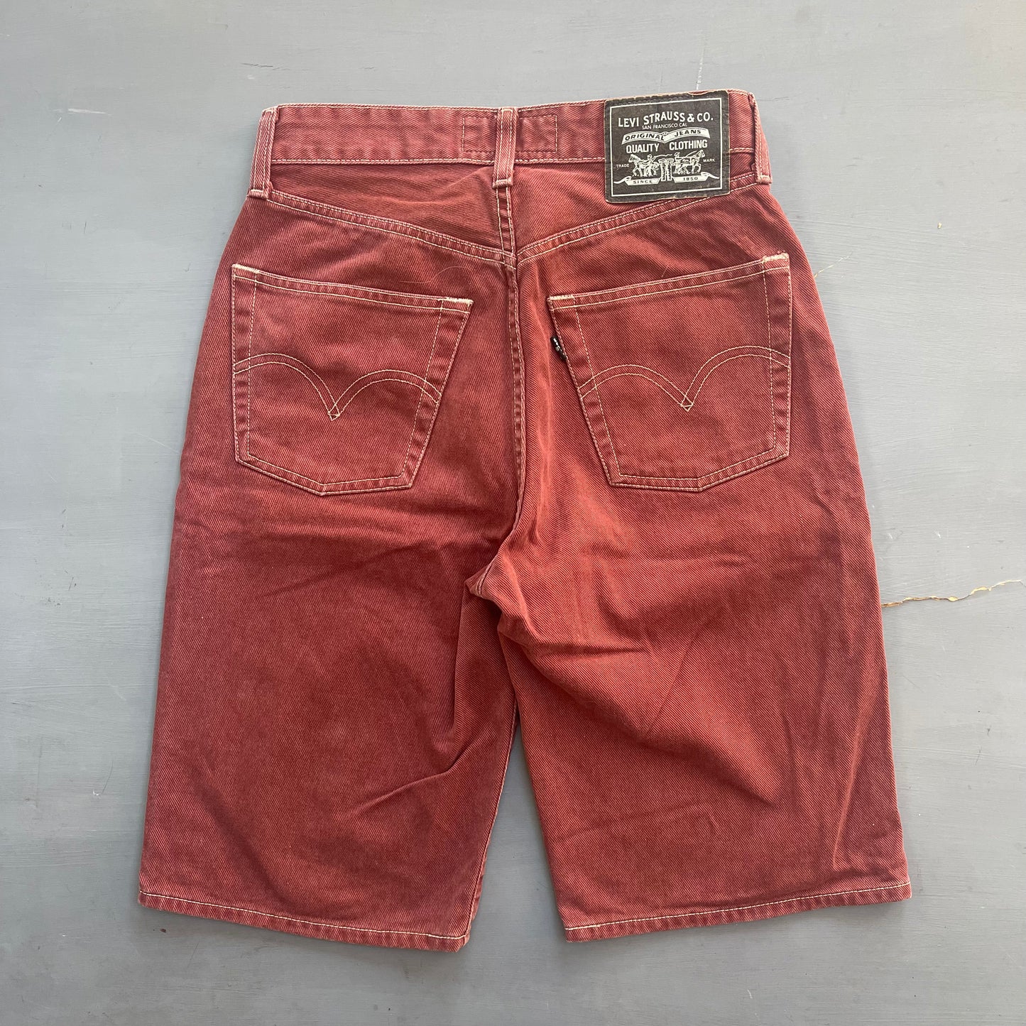 2000s Levi’s denim jorts (28 waist)