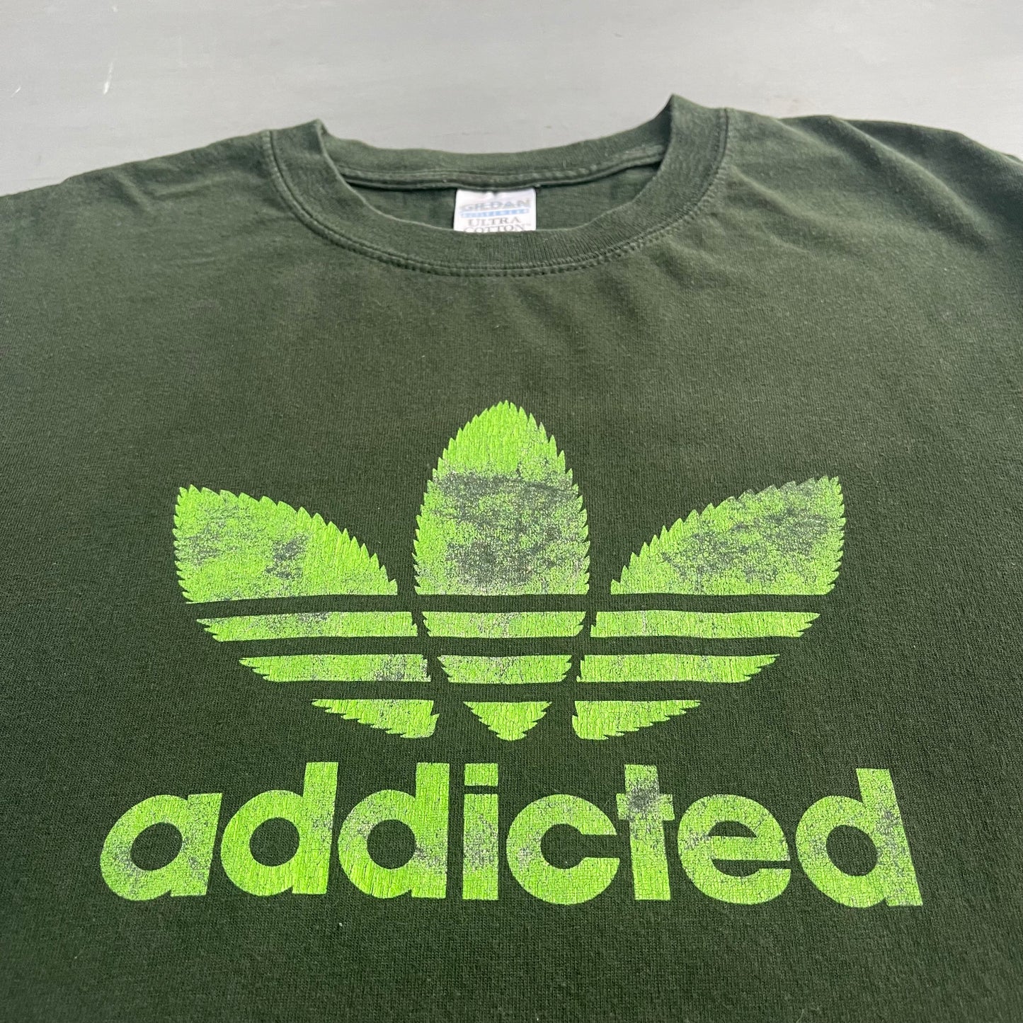 2000s Addicted weed parody T-Shirt (L)