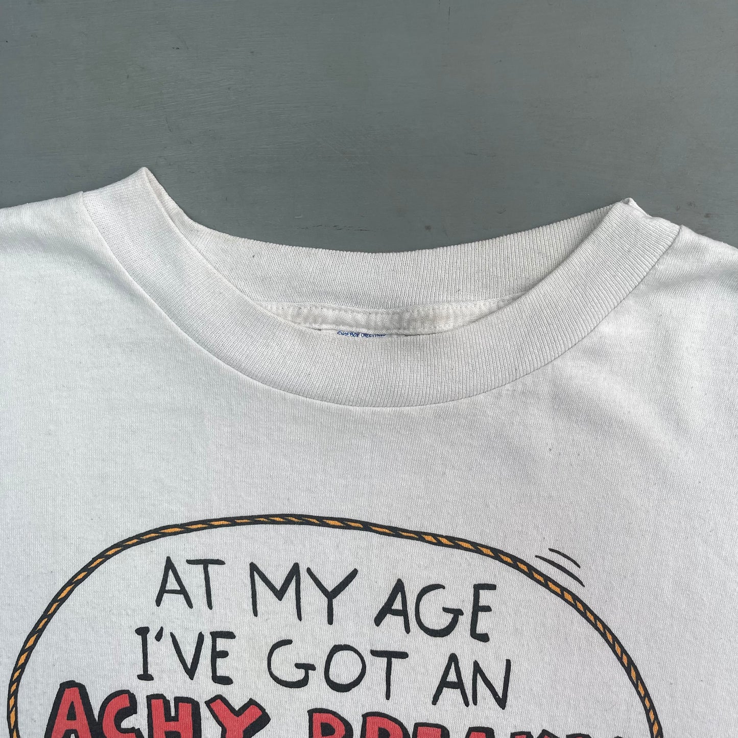 1990s at my I’ve I’ve got an achy breaky everything slogan T-shirt (XL)