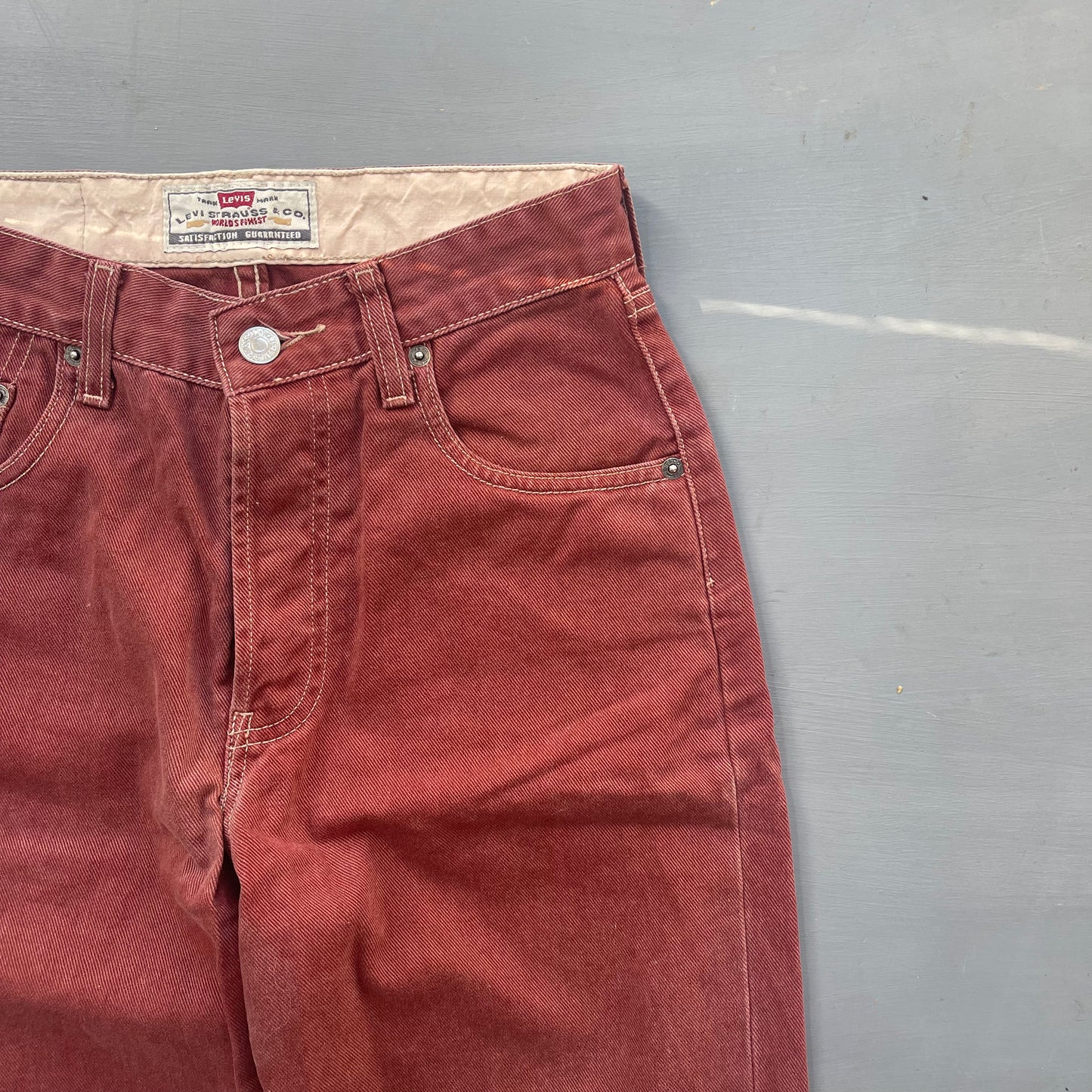 2000s Levi’s denim jorts (28 waist)