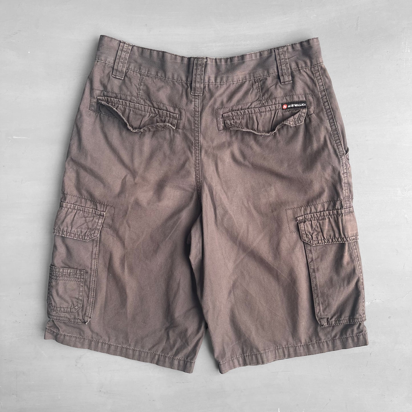 2000s Airwalk cargo shorts (30 waist)