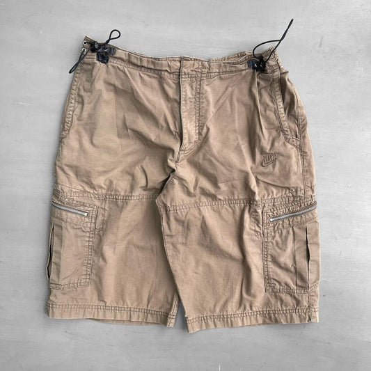 Early 2000s Nike adjustable toggle shorts (34 waist)