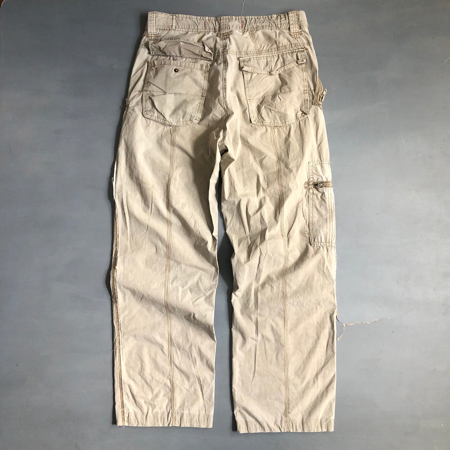 Early 2000s fishbone utility cargos (32 adjustable waist)