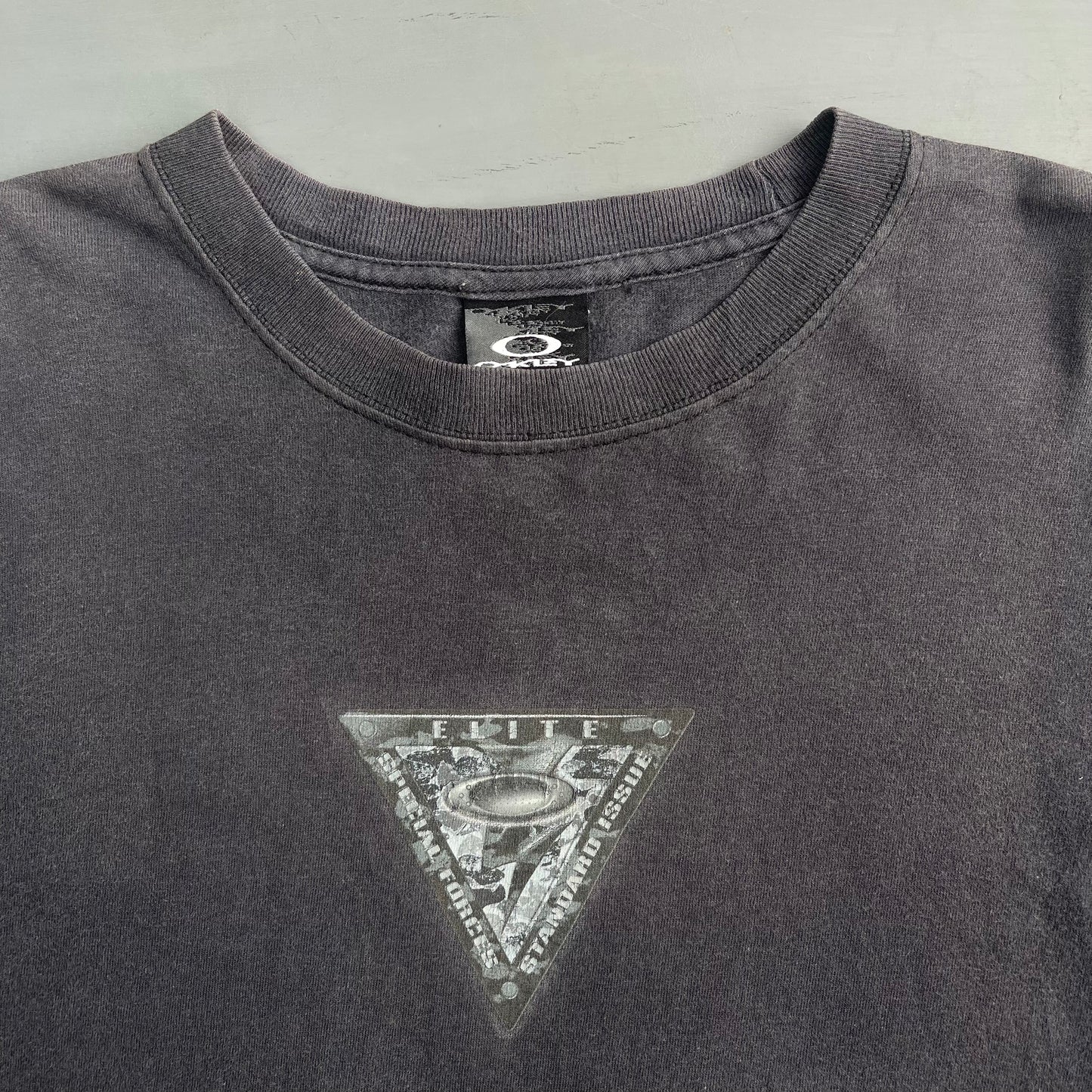 Early 2000s Oakley special forces T-Shirt (M)