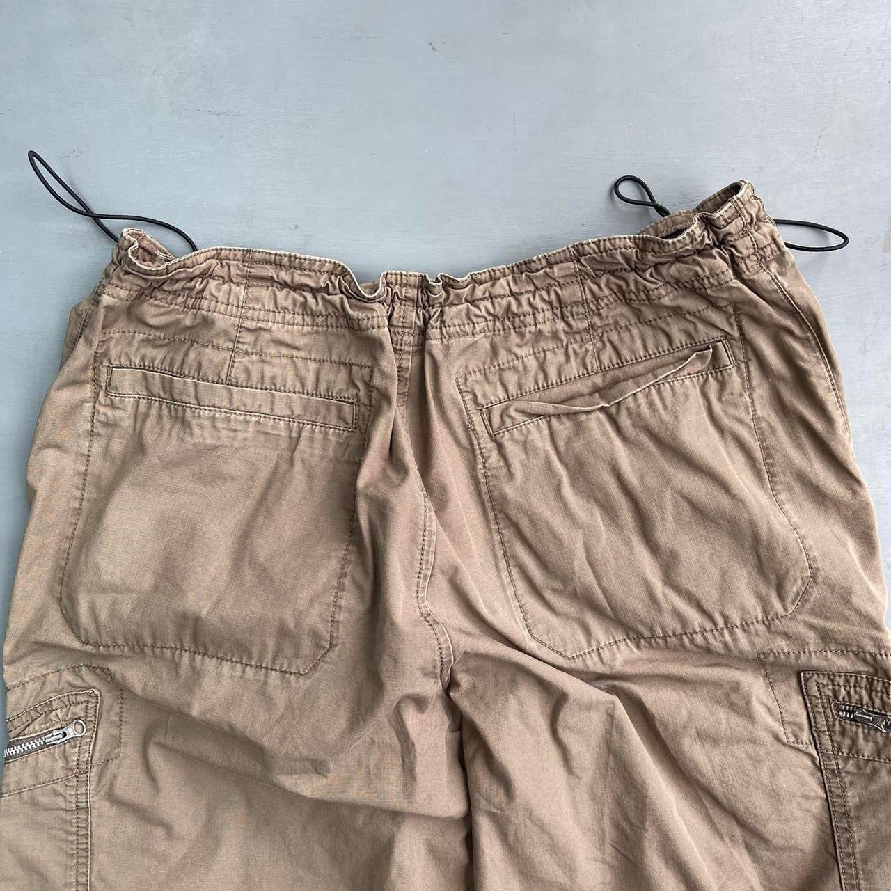 Early 2000s Nike adjustable toggle shorts (34 waist)