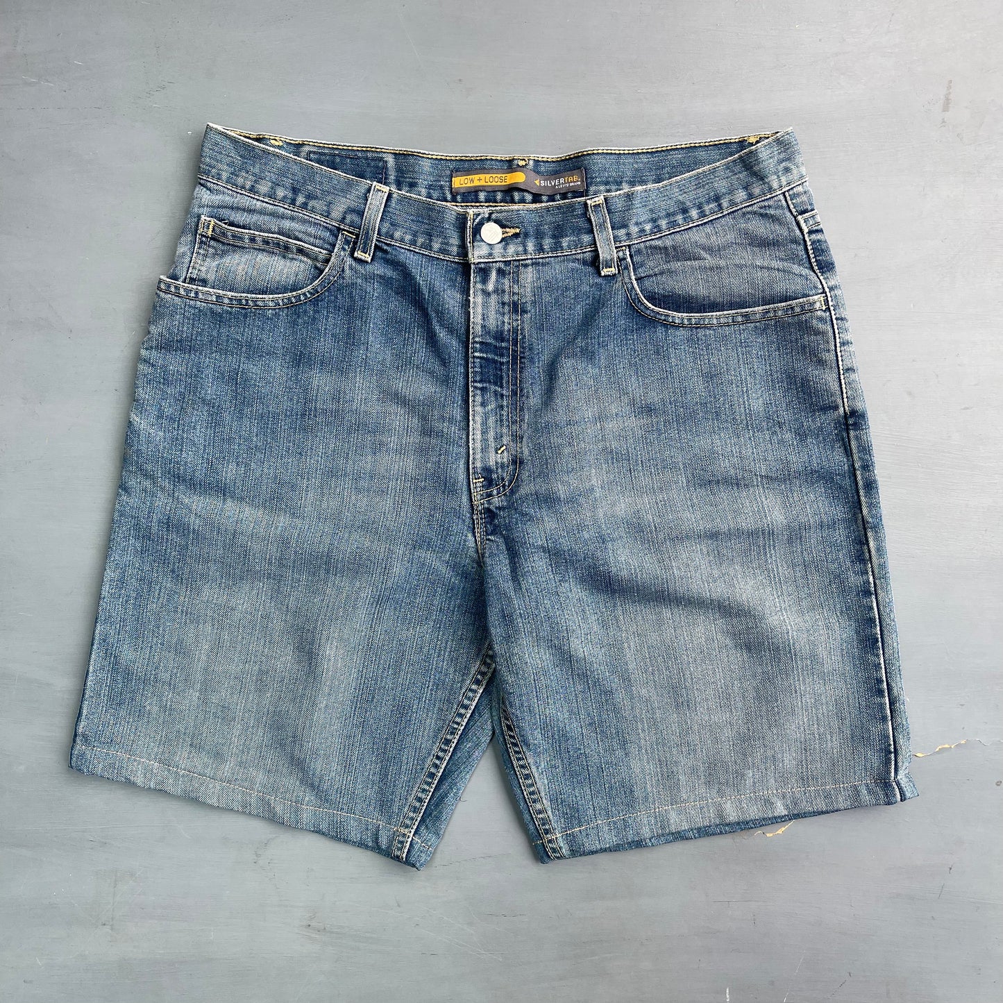 Early 2000s Levi’s Silvertab denim shorts (34 waist)