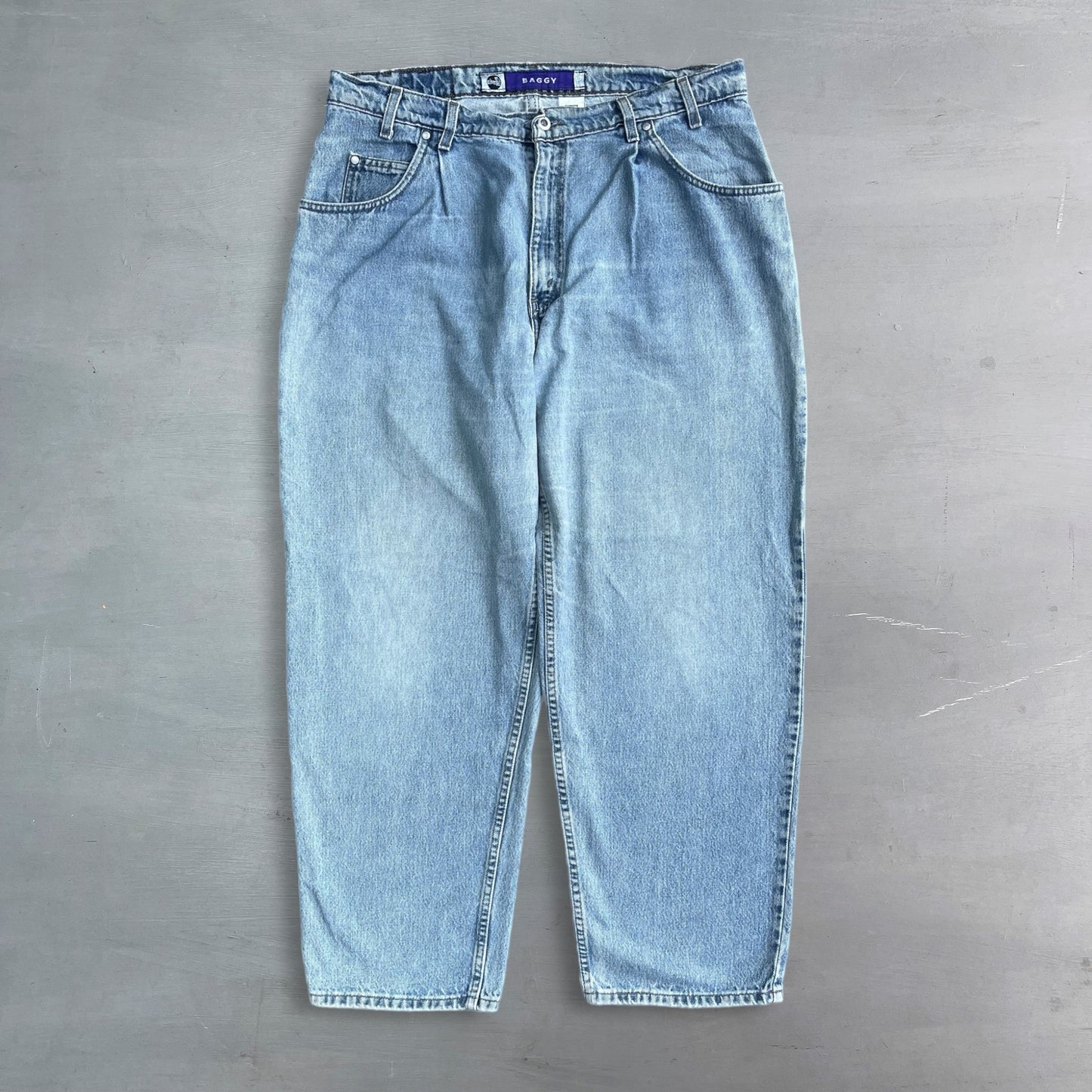 1990s SilverTab Levi’s baggy jeans (38 waist)