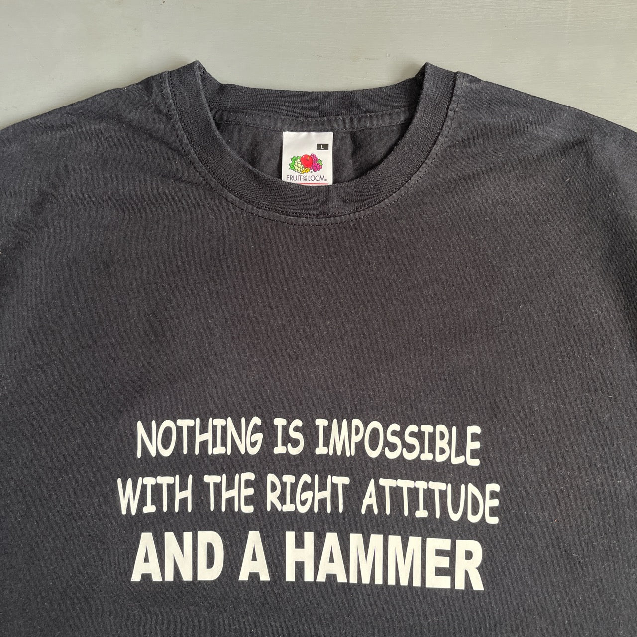 2000s nothing is impossible comedy T-Shirt (L)