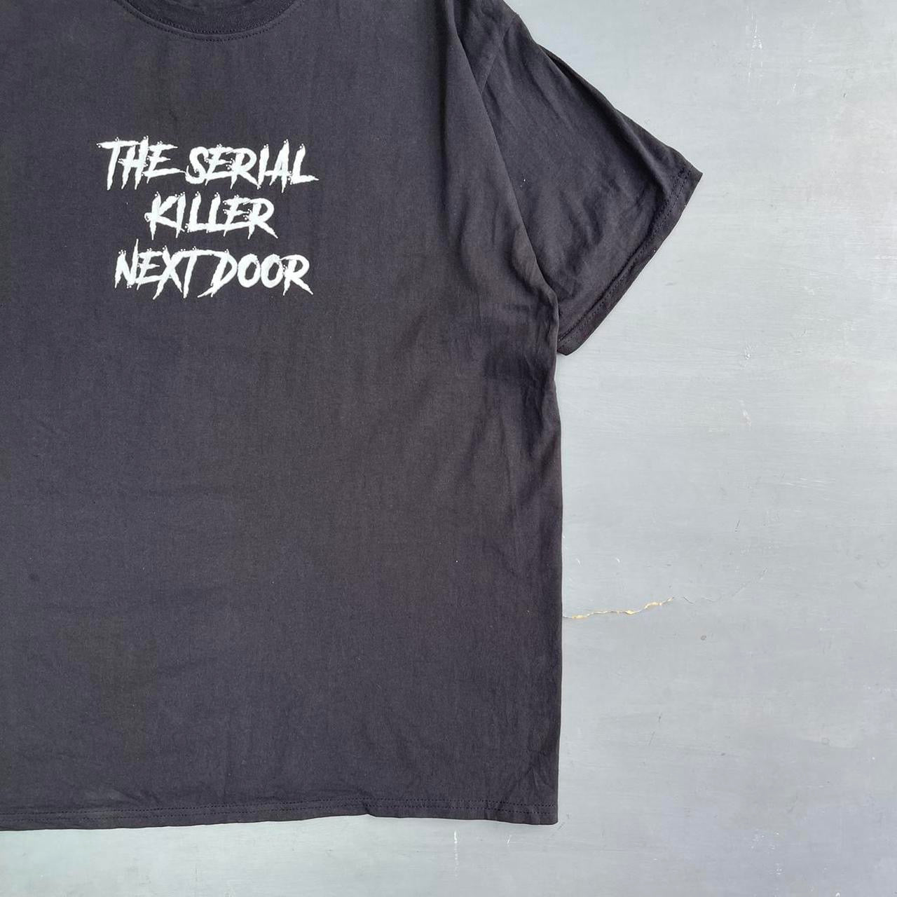 2000s The serial killer next door slogan T-Shirt (L)