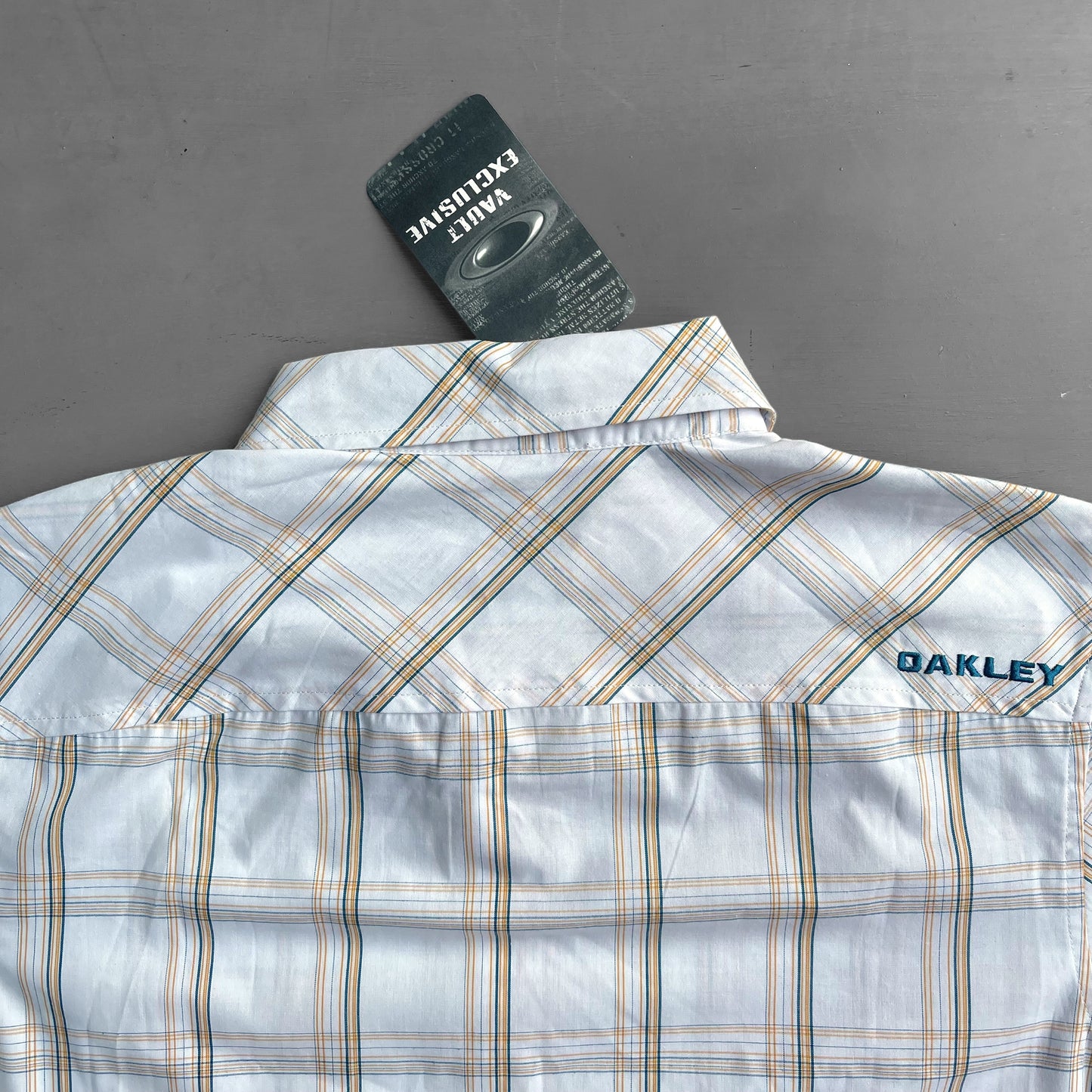 2000s Oakley short sleeve shirt (L)