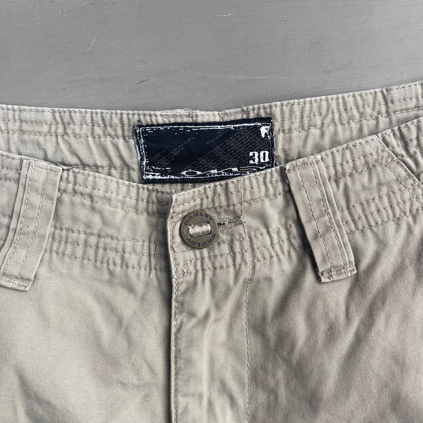 Early 2000s Oakley utility shorts (30 waist)