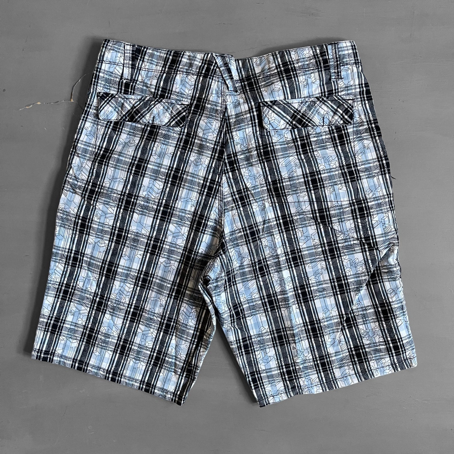 2000s Zoo York plaid baggy board shorts (36 waist)