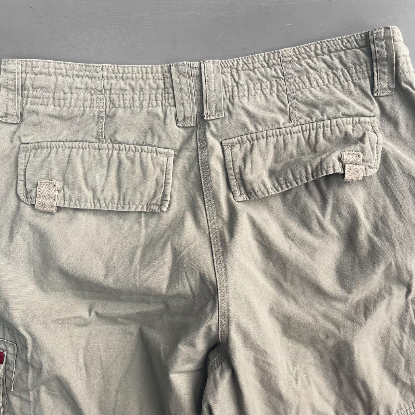 Early 2000s Oakley utility shorts (30 waist)