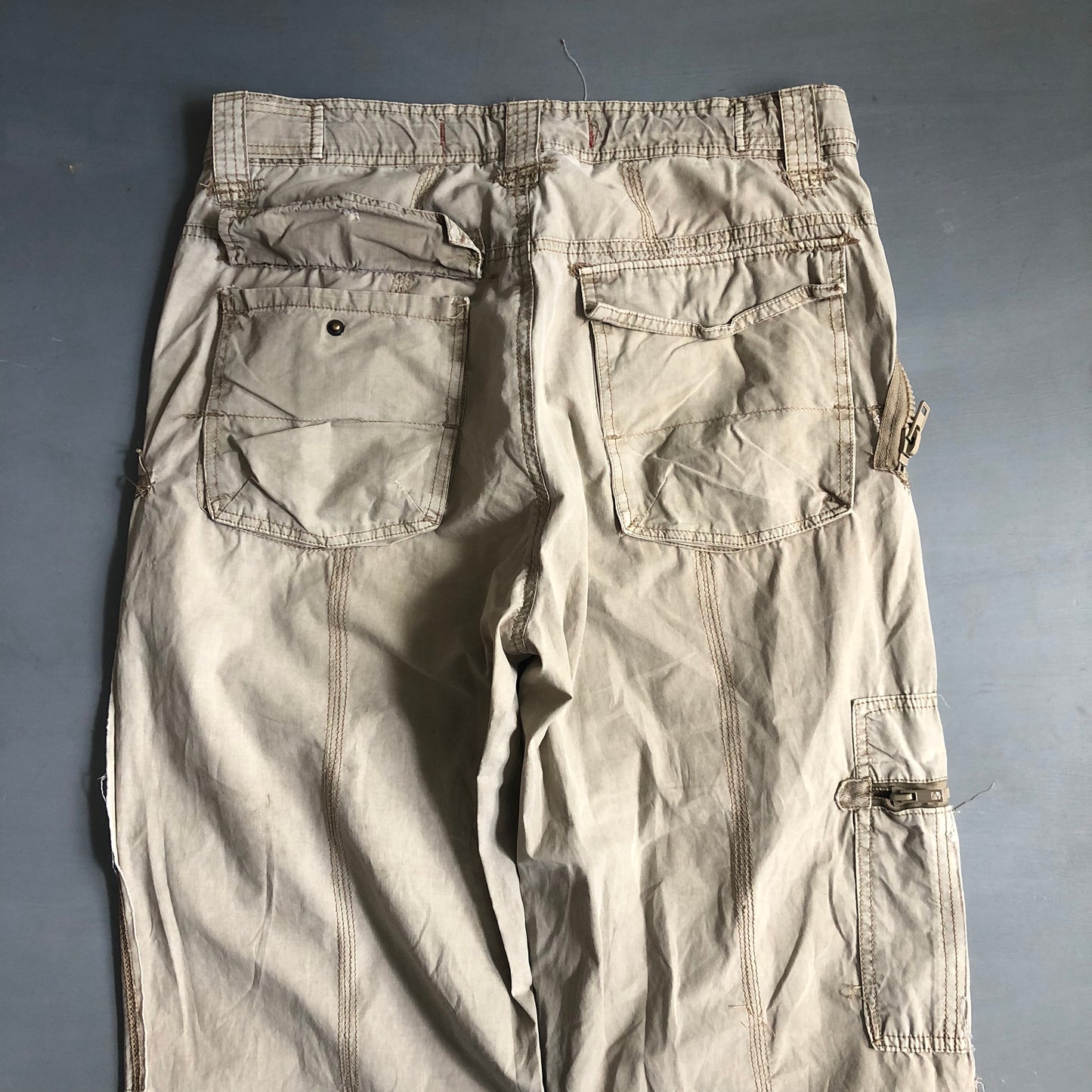 Early 2000s fishbone utility cargos (32 adjustable waist)