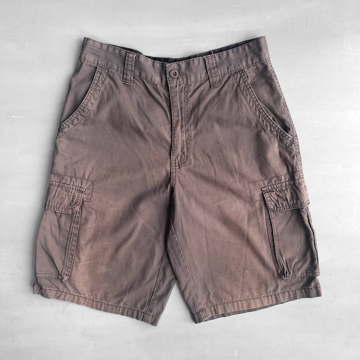 2000s Airwalk cargo shorts (30 waist)