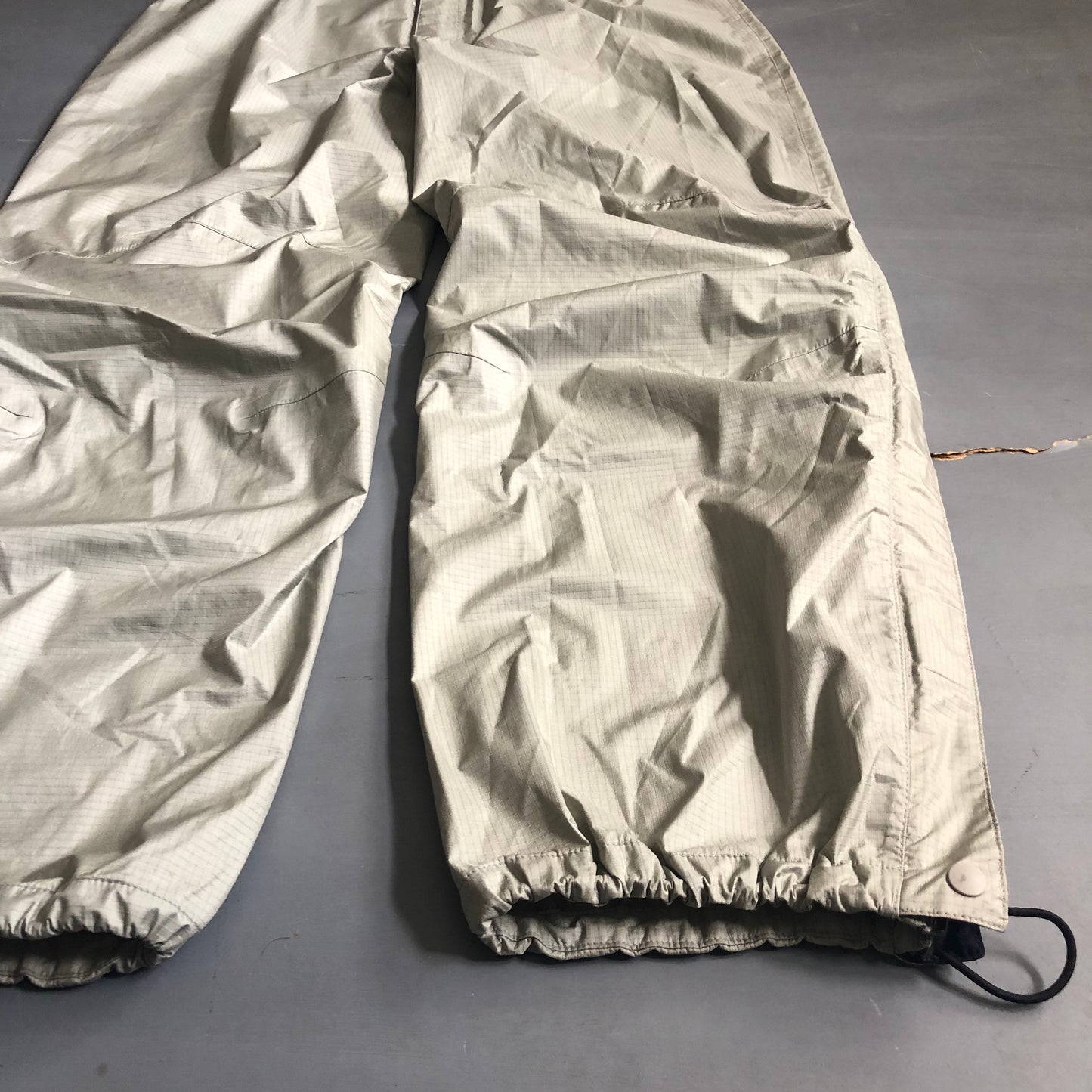 Early 2000s Montbell gortex parachute pants (34 adjustable waist)