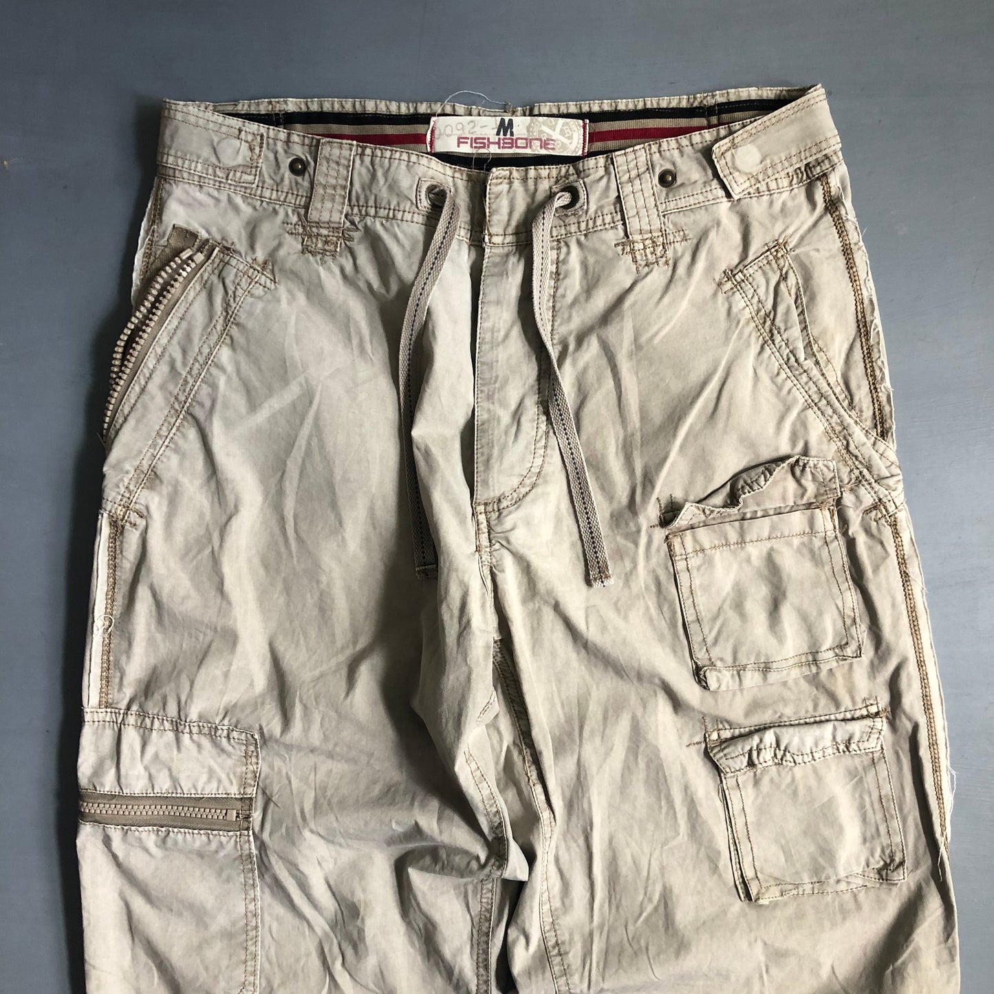 Early 2000s fishbone utility cargos (32 adjustable waist)