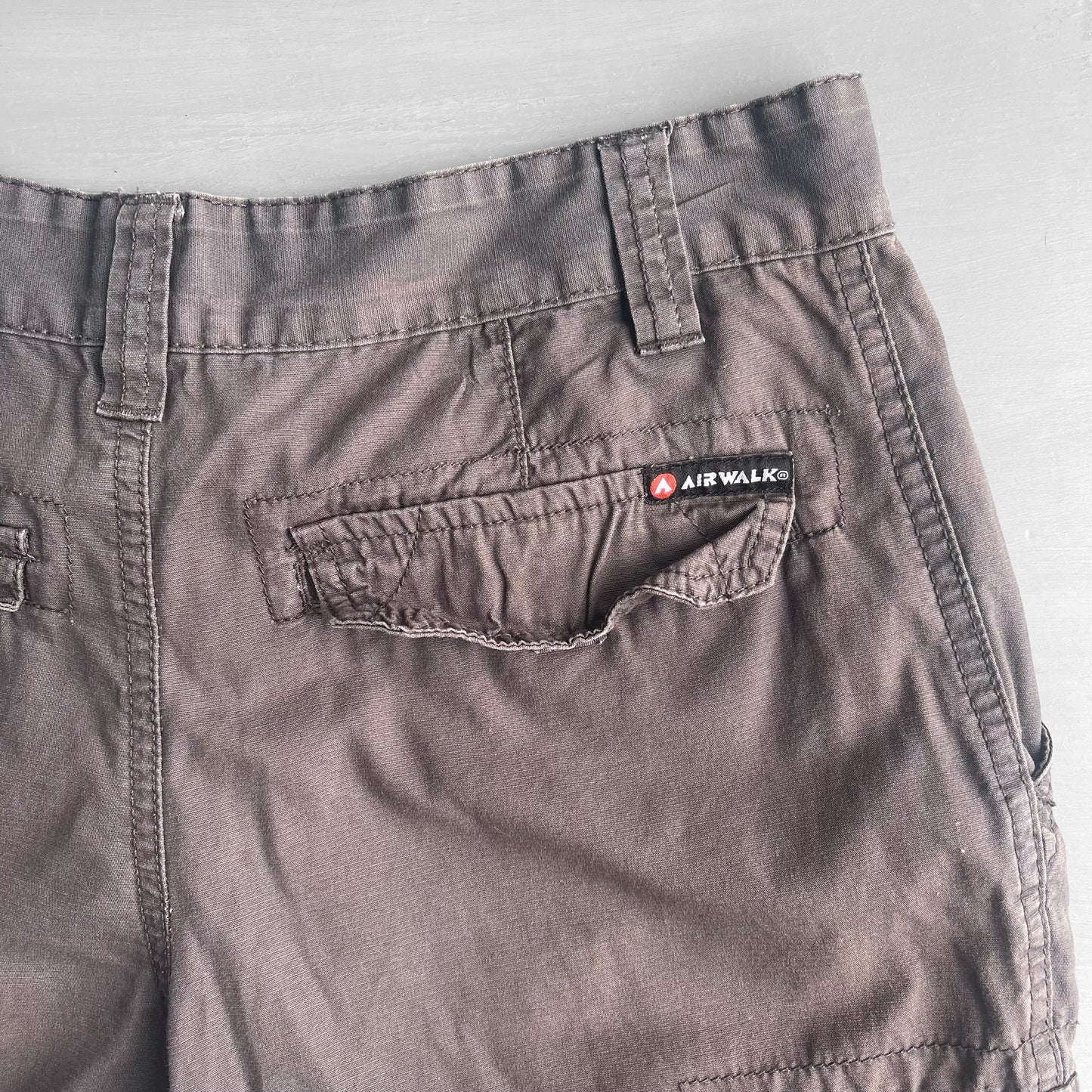 2000s Airwalk cargo shorts (30 waist)